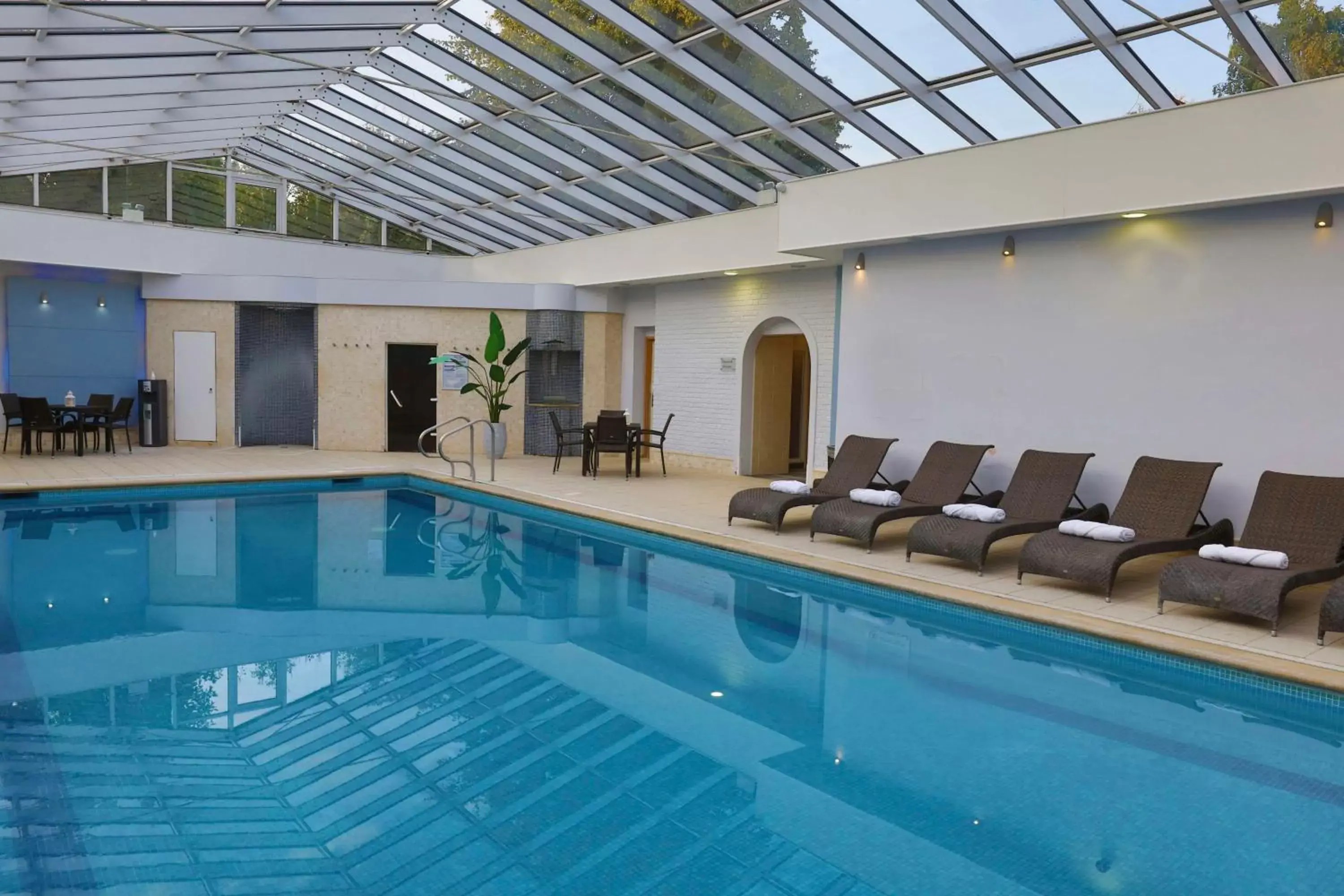 Pool view, Swimming Pool in DoubleTree by Hilton Oxford Belfry