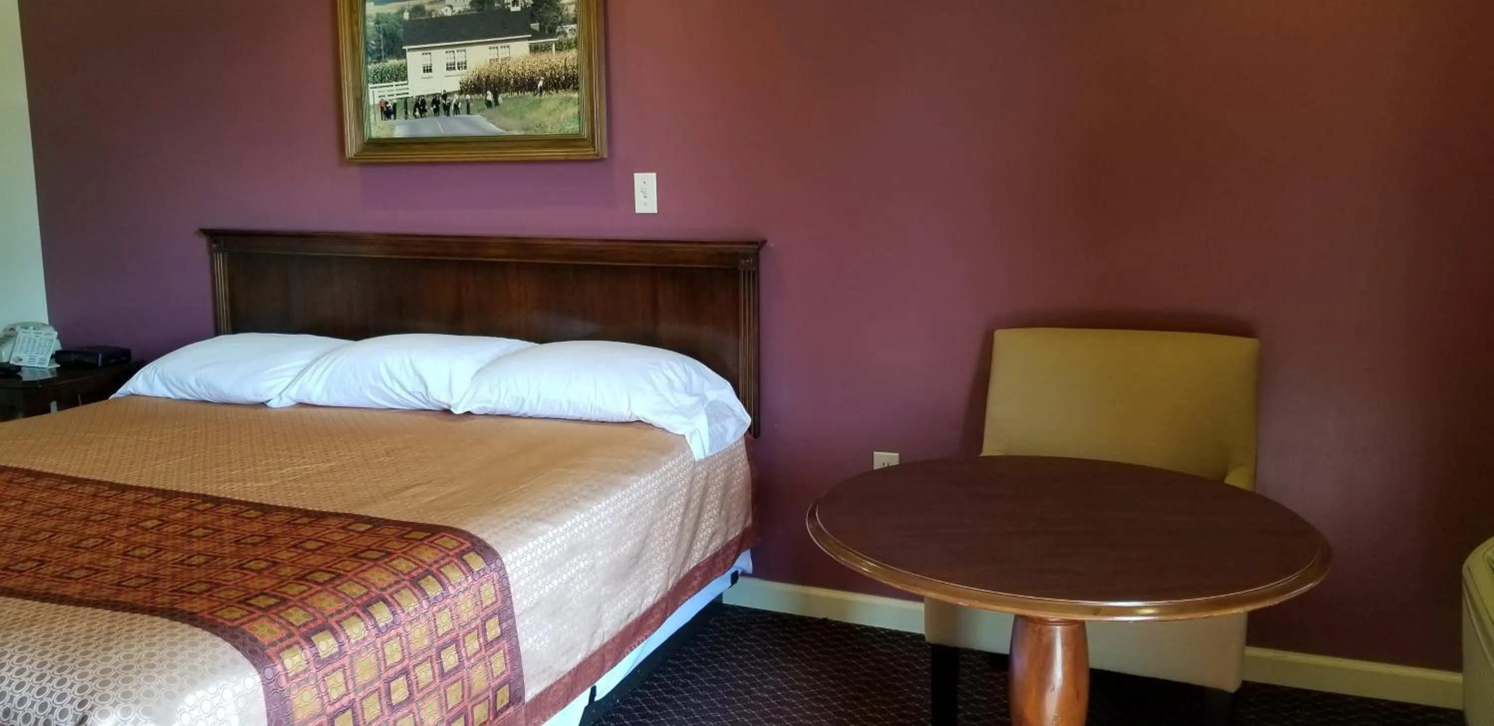 Bed in Classic Inn Lancaster