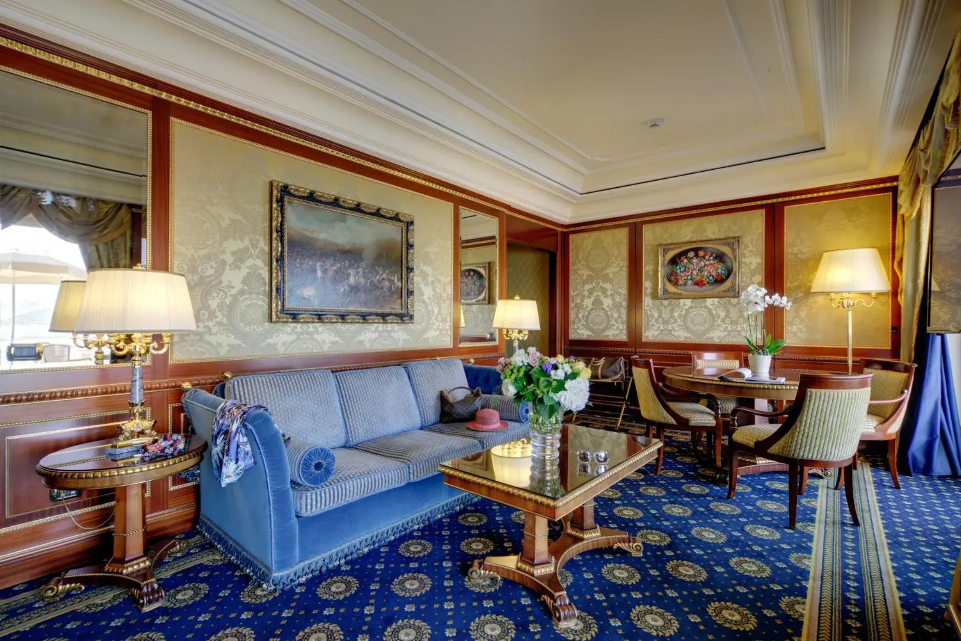 Seating Area in Grand Hotel Bristol