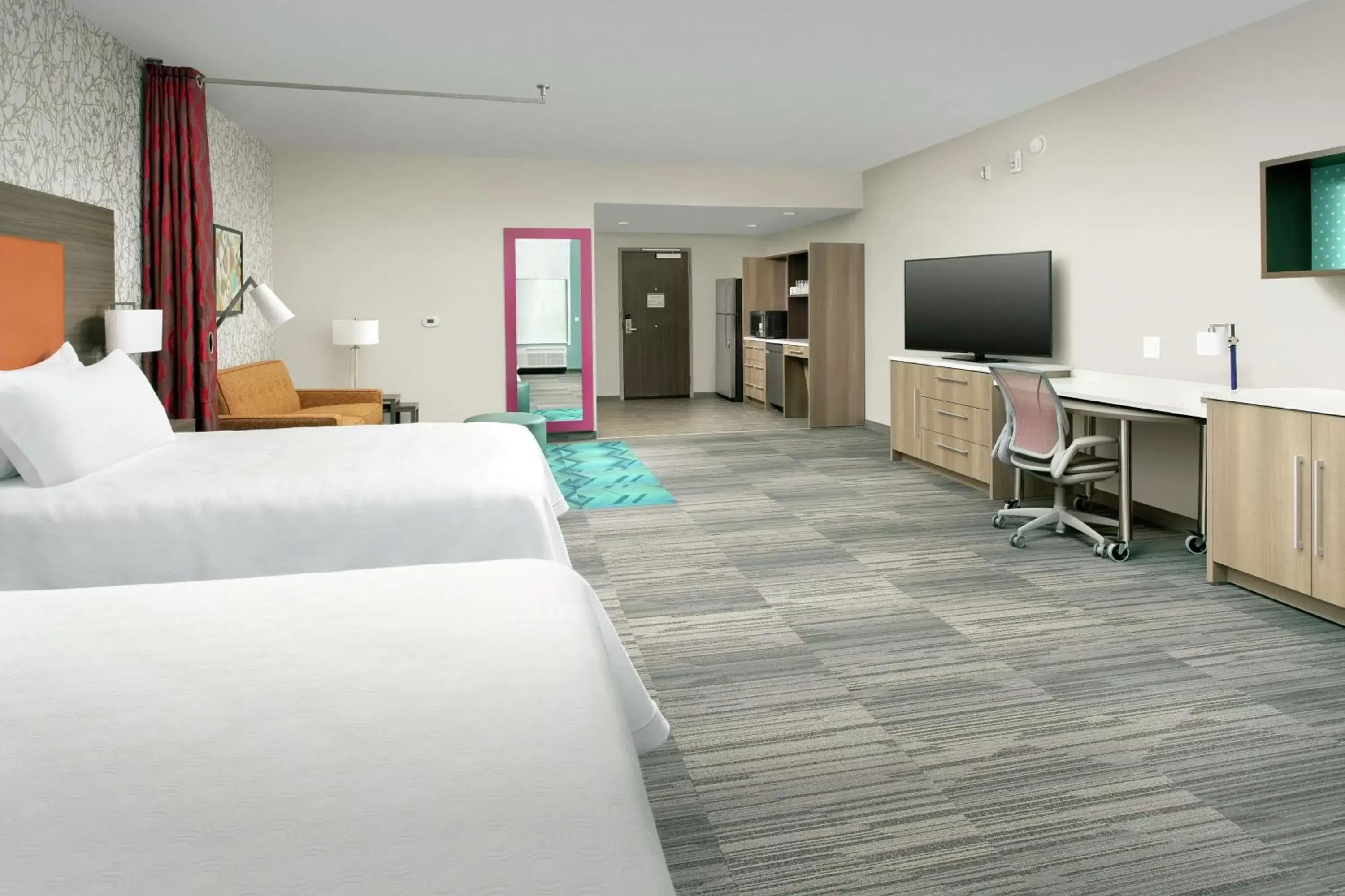 Bedroom, TV/Entertainment Center in Home2 Suites By Hilton Lakeland