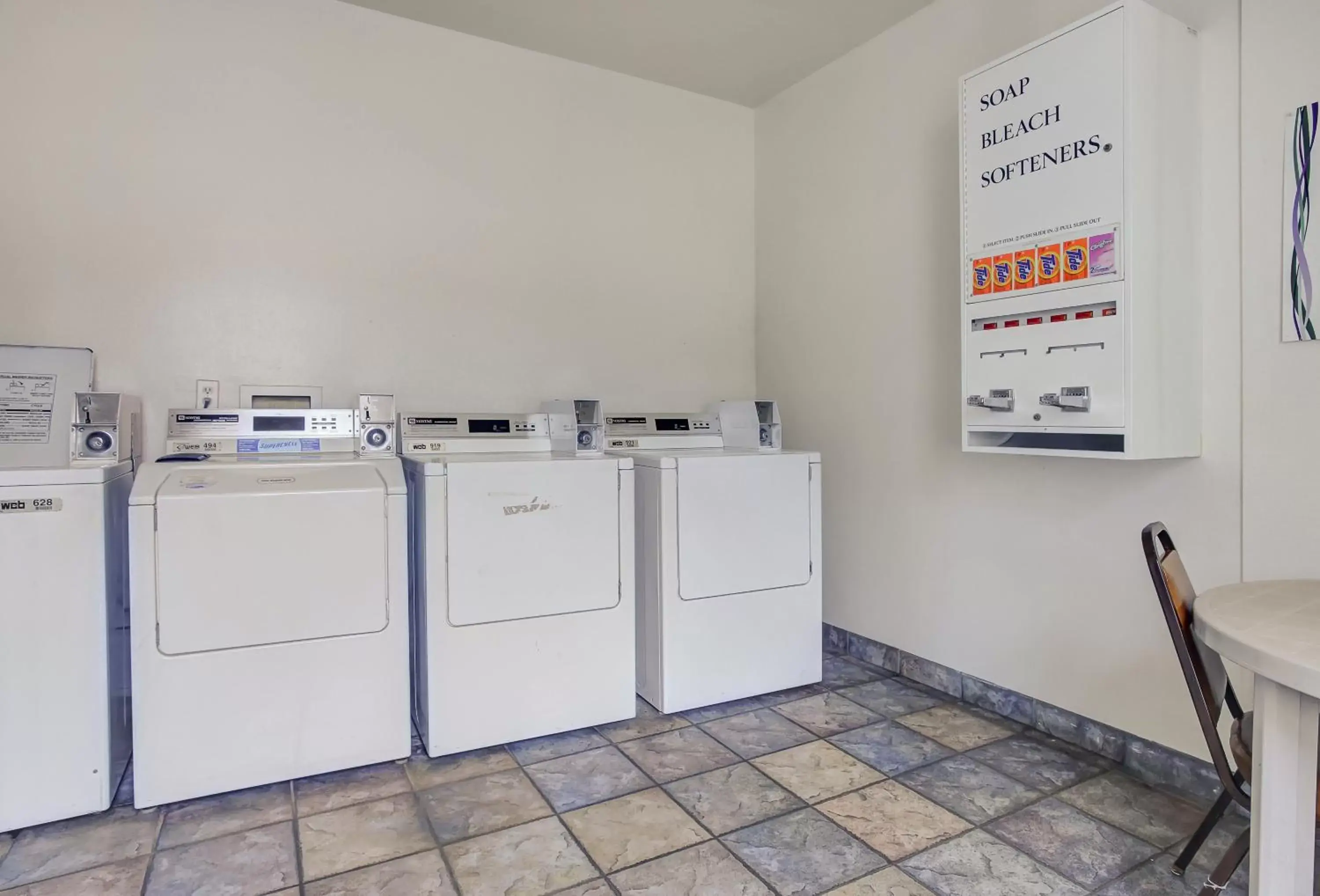 Decorative detail, Kitchen/Kitchenette in Motel 6-Coos Bay, OR