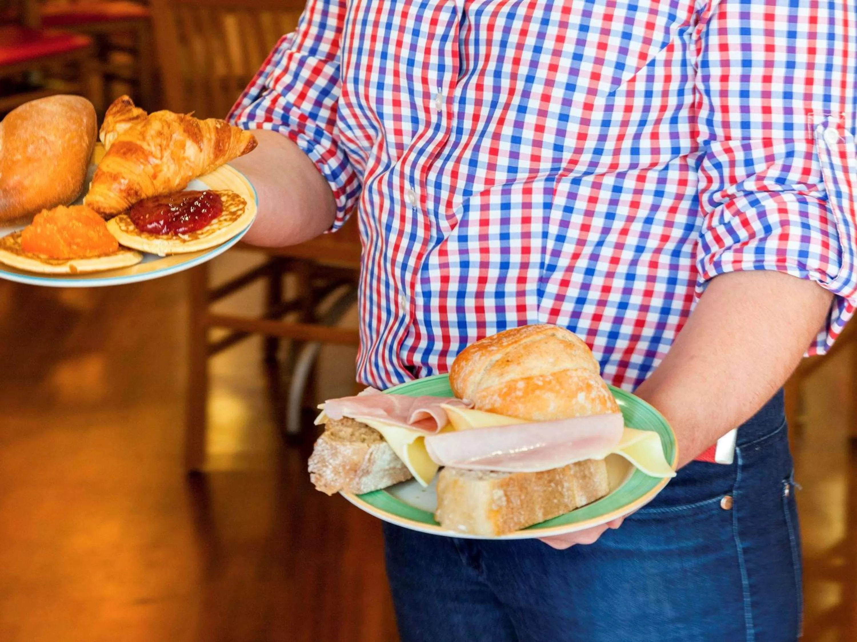 Restaurant/places to eat in Hotel ibis Lisboa Jose Malhoa