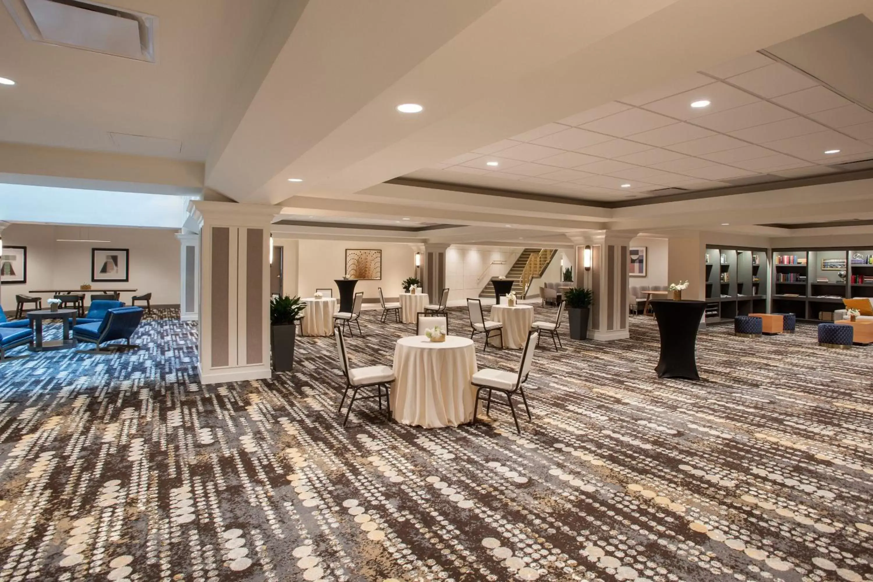 Lounge or bar, Banquet Facilities in Magnolia Hotel Denver, a Tribute Portfolio Hotel