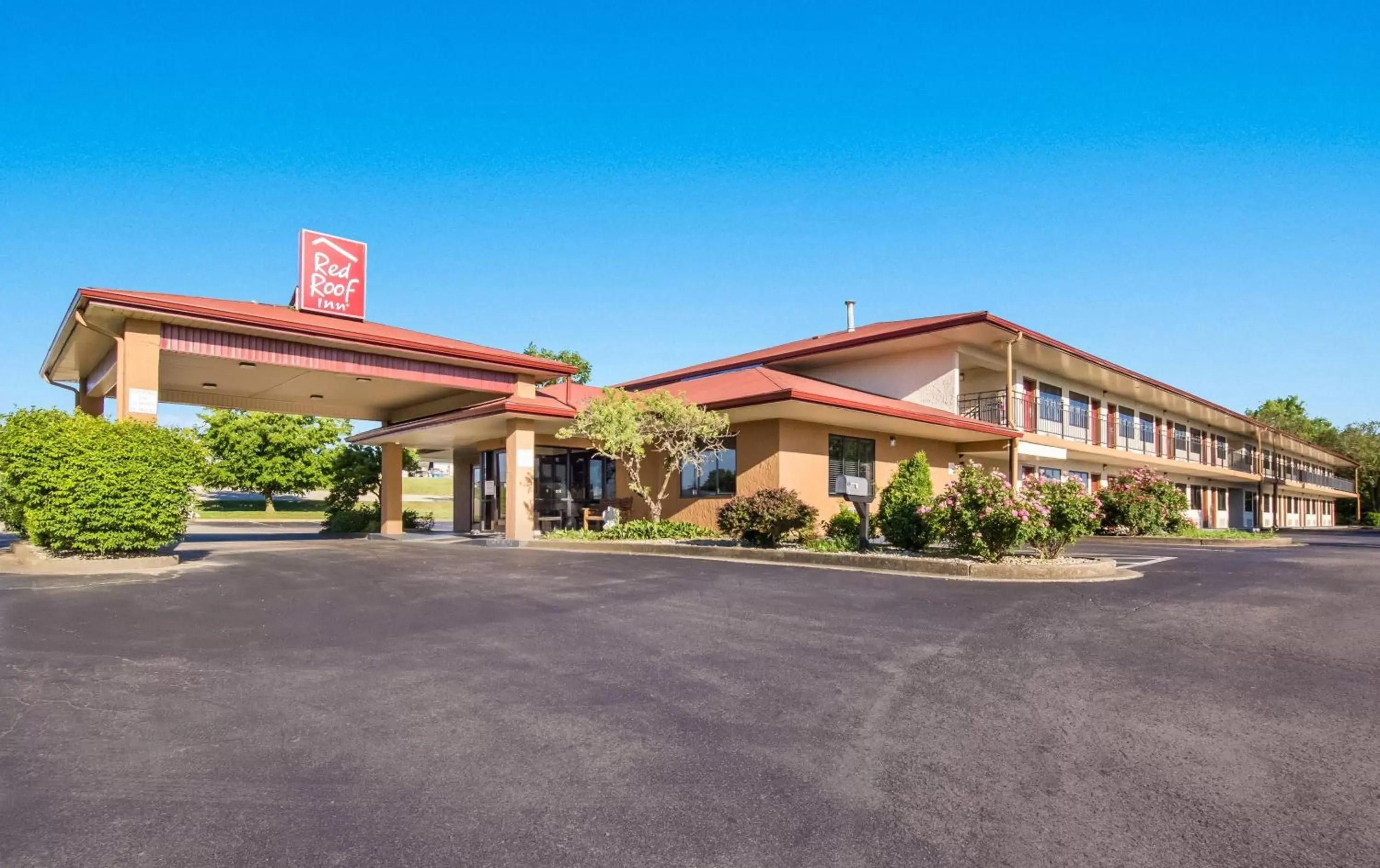 Property Building in Red Roof Inn Shelbyville