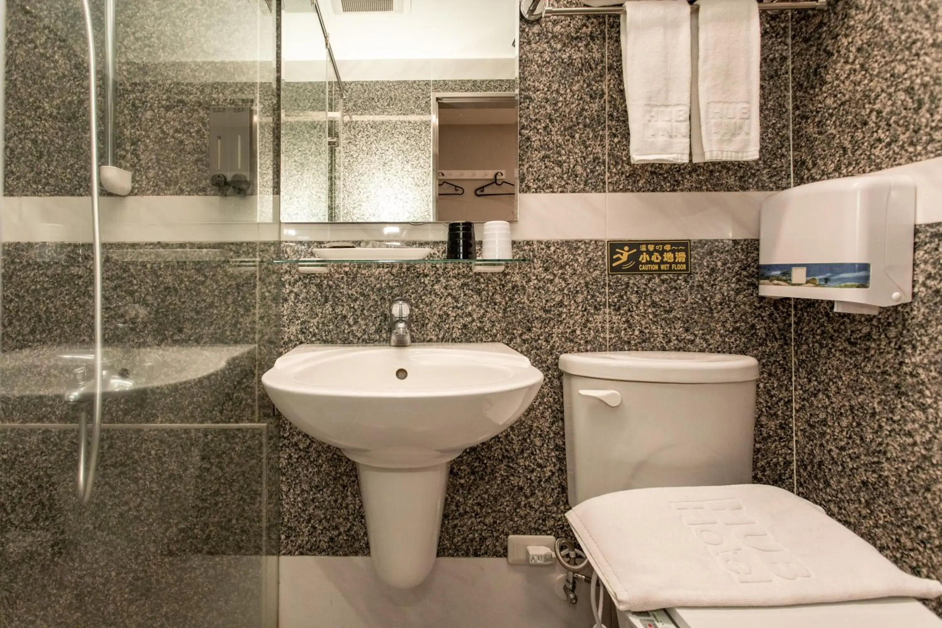 Bathroom in Hub Hotel Tucheng