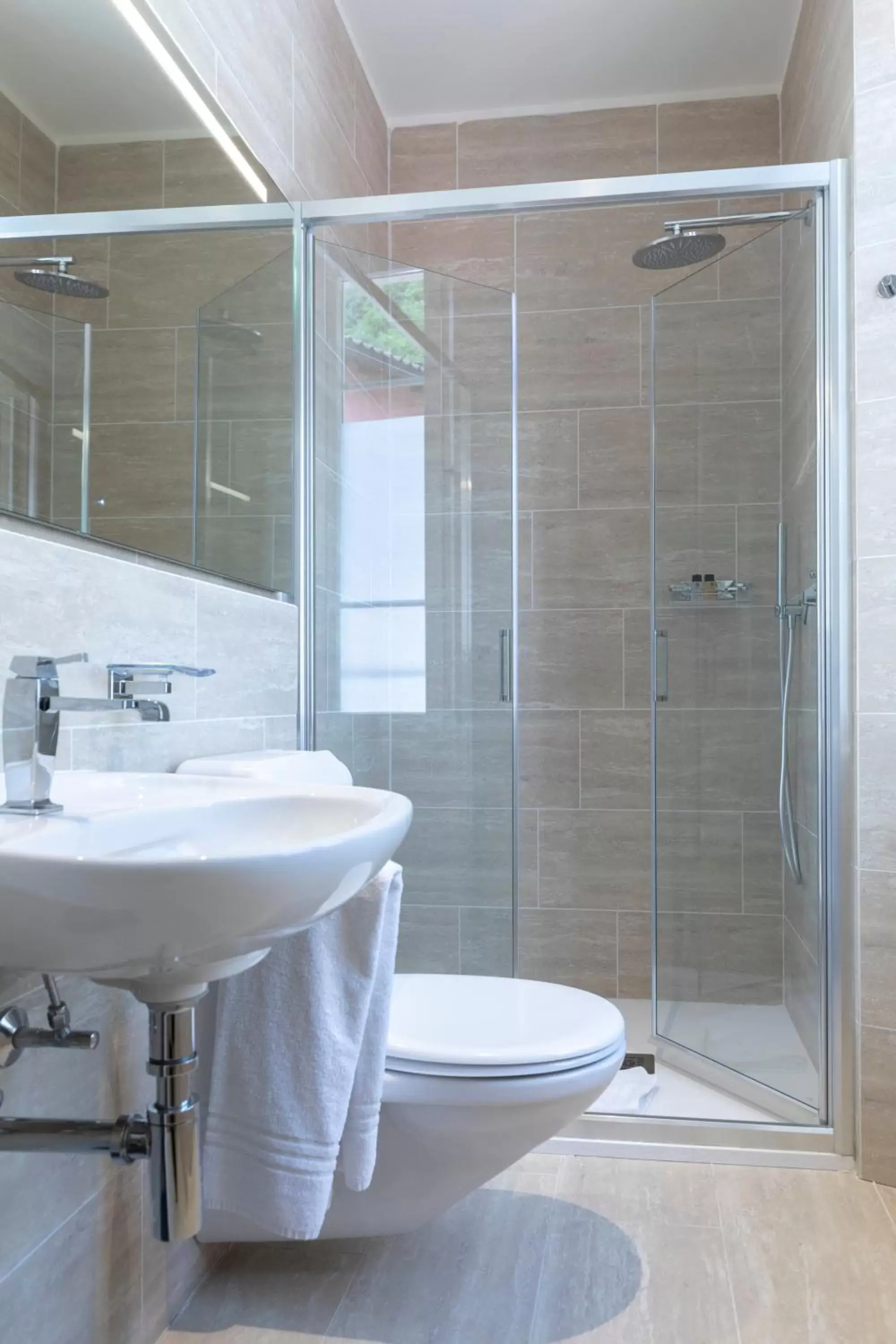 Shower, Bathroom in Lac Hotel