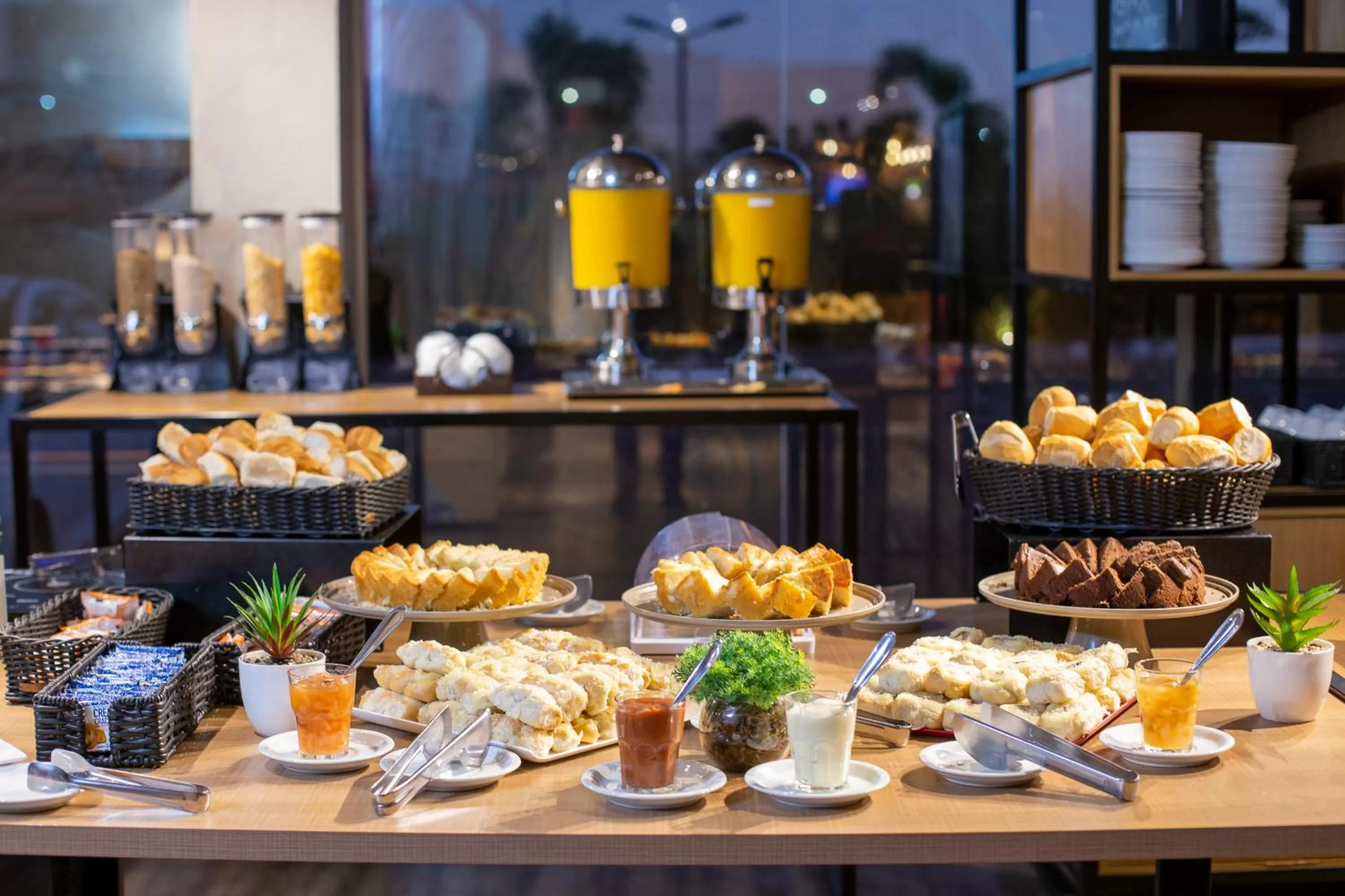 Food and drinks in ibis Cuiaba Shopping