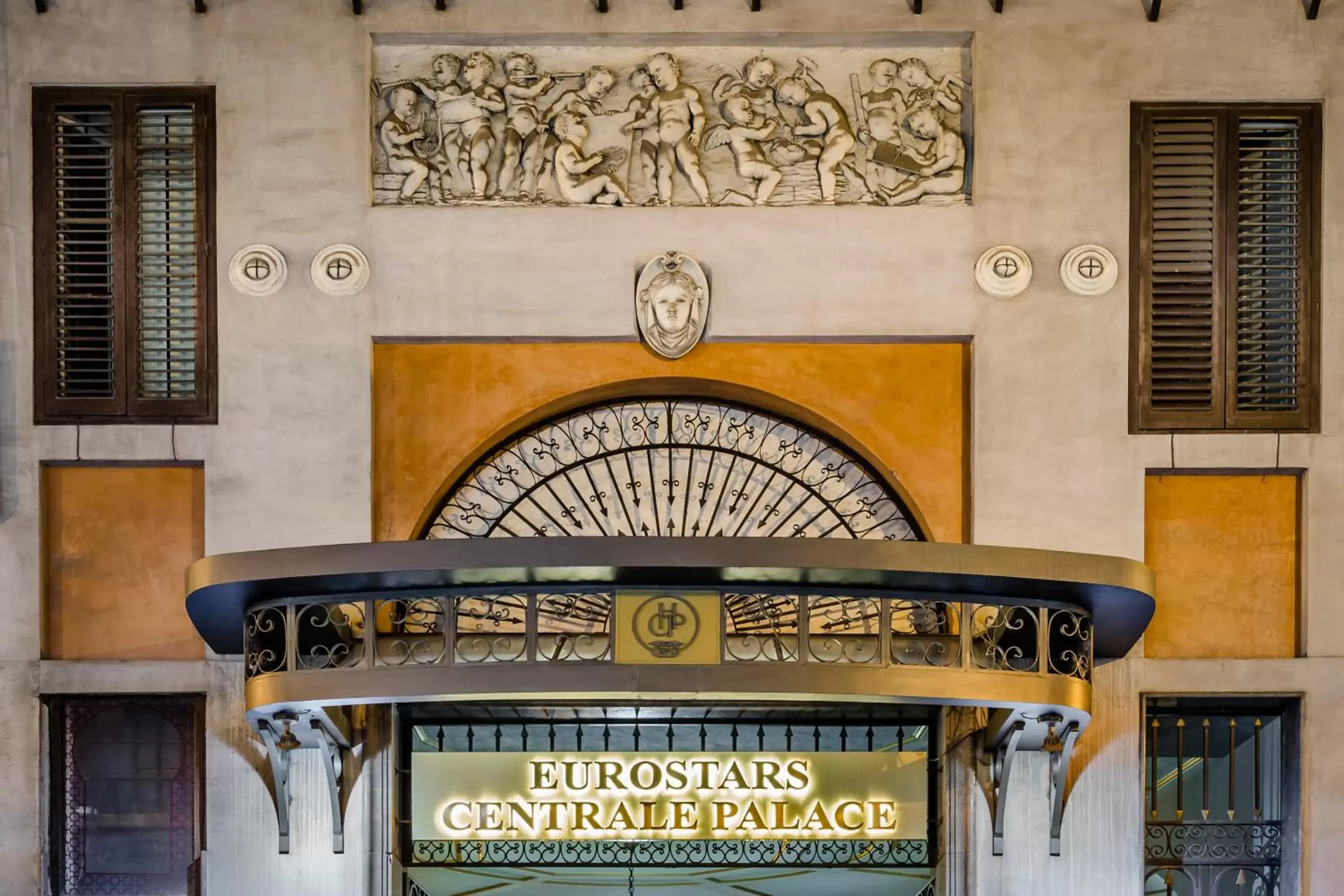 Facade/entrance in Eurostars Centrale Palace Hotel