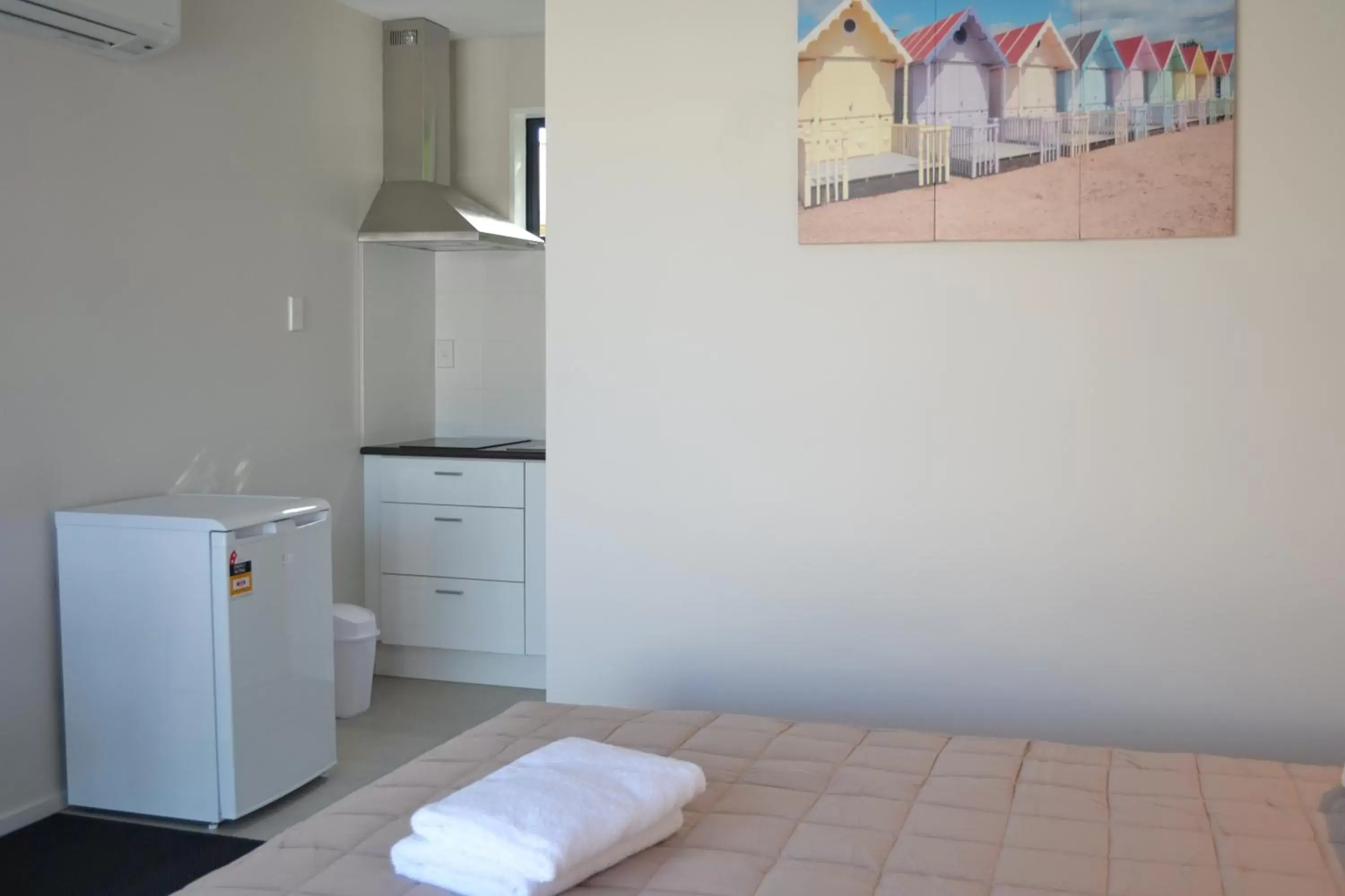 Decorative detail, Kitchen/Kitchenette in 319 Addington Motel