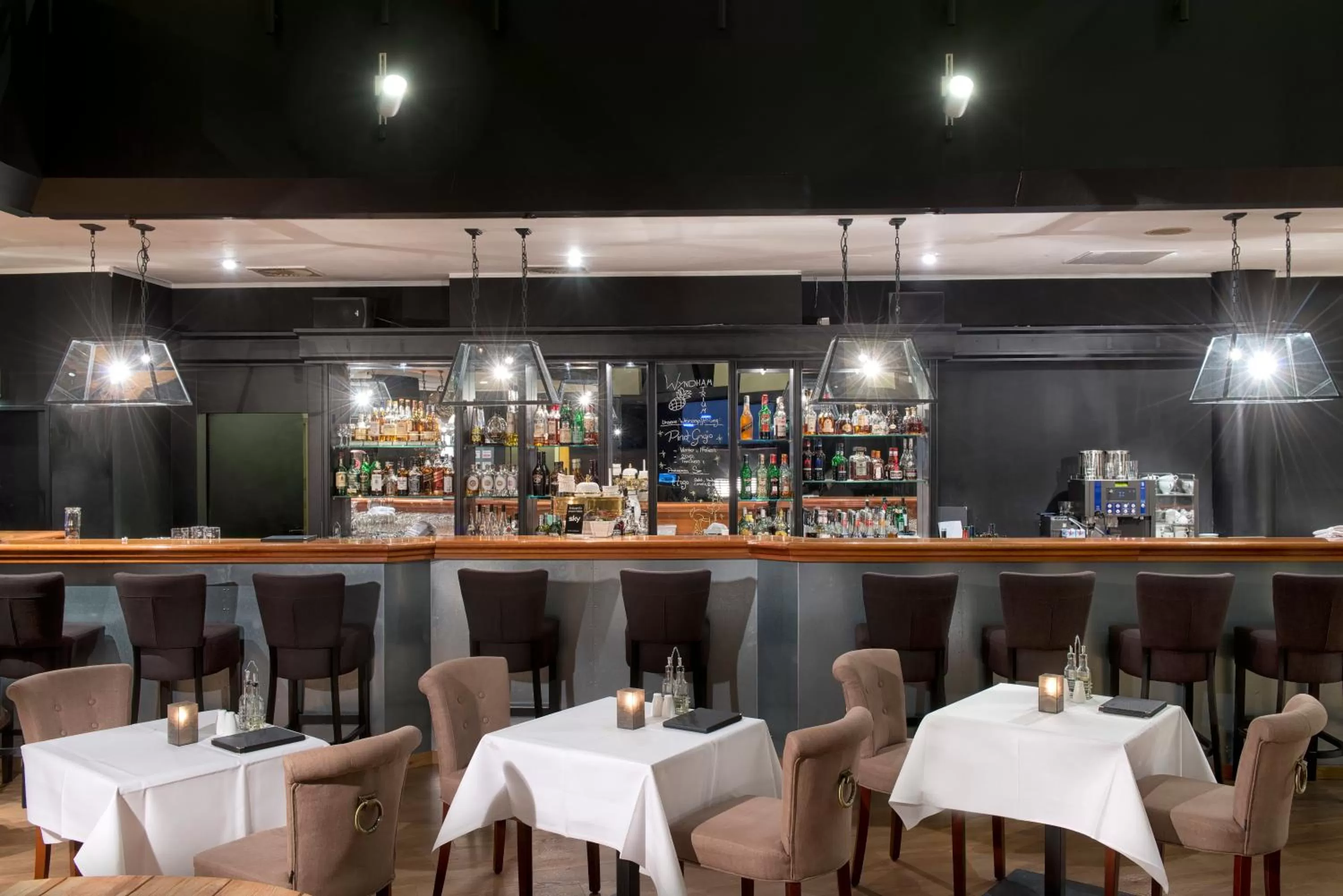 Restaurant/places to eat in Wyndham Hannover Atrium