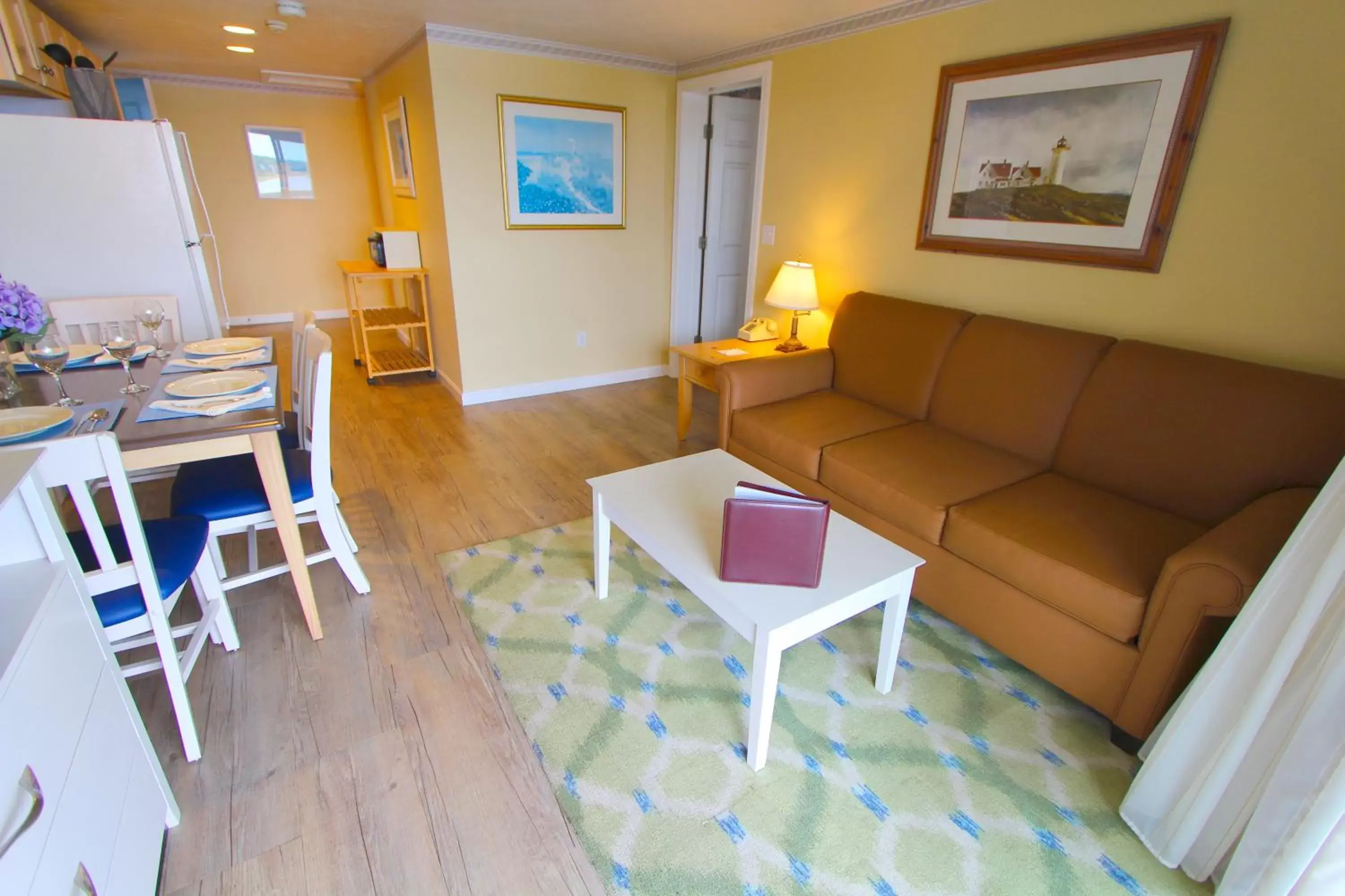 Living room, Seating Area in InnSeason Resorts Surfside