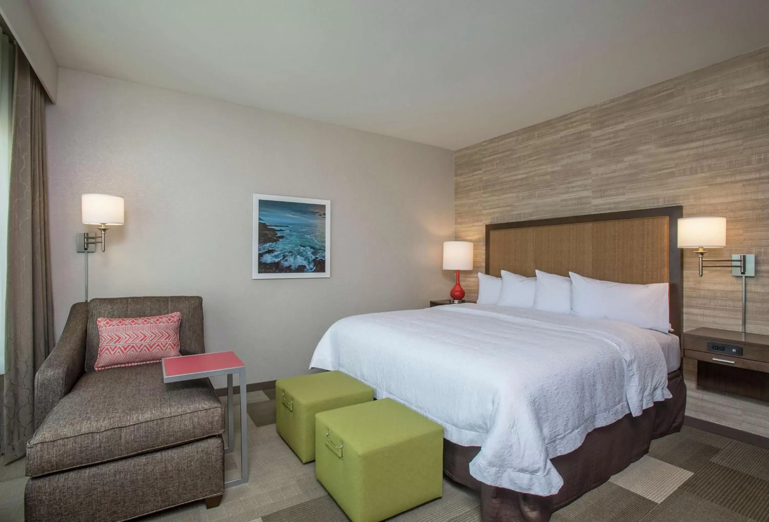 Bed in Hampton Inn & Suites Oahu/Kapolei, HI - FREE Breakfast