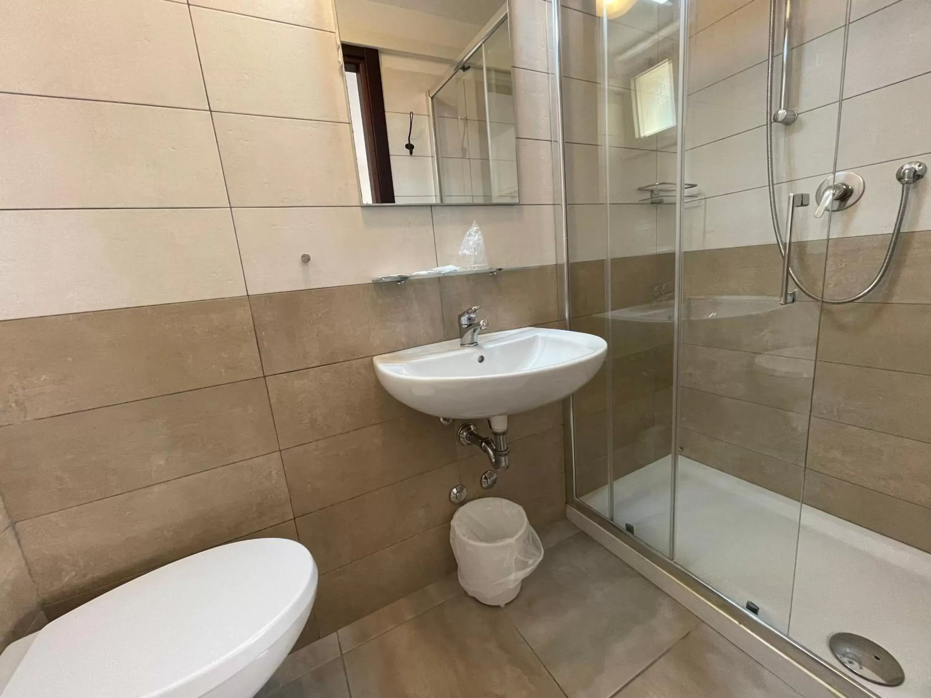 Economy Double Room in HOTEL ABAY Economy Double Room in HOTEL ABAY