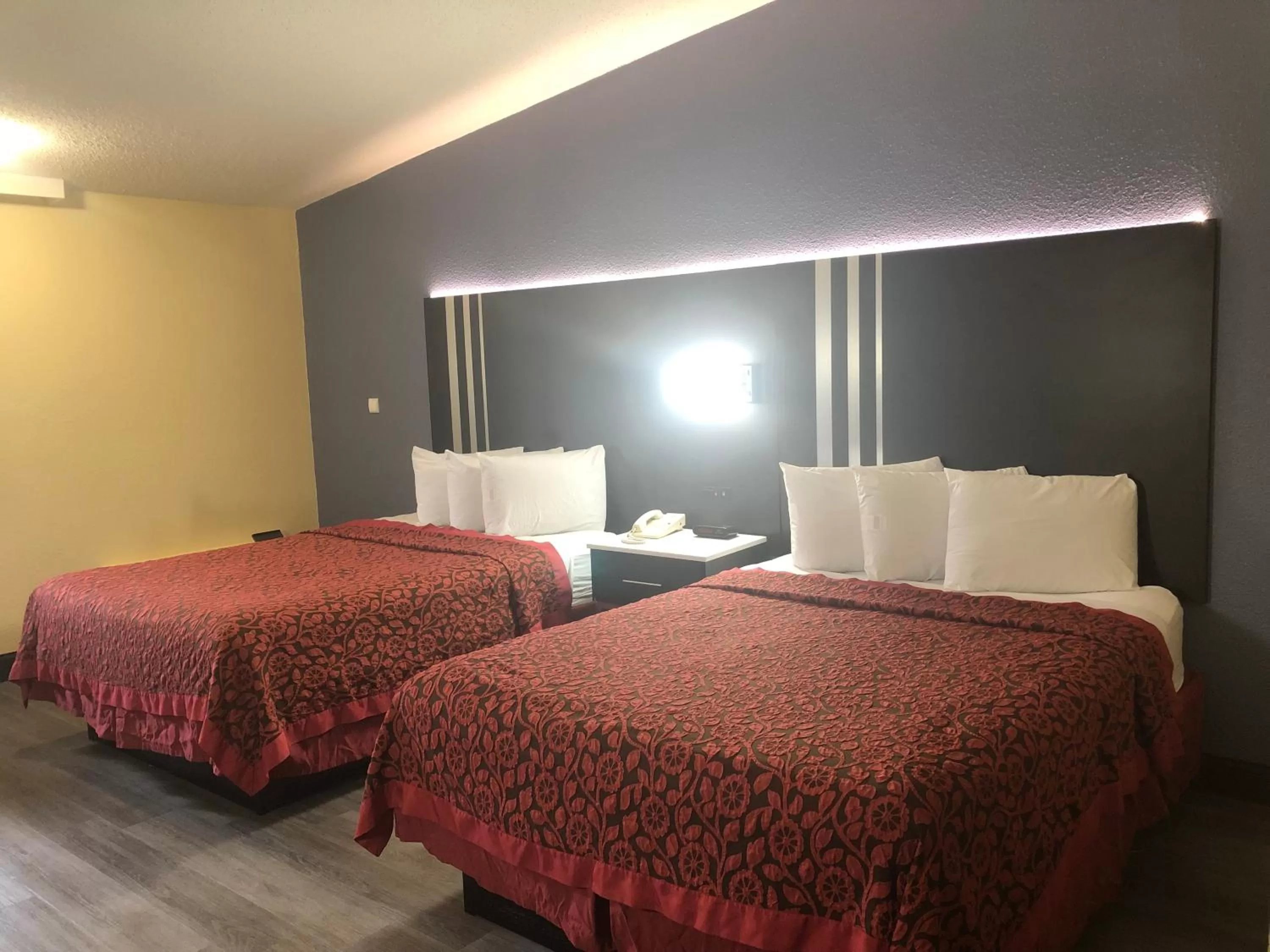 Bedroom, Bed in Days Inn by Wyndham Grove City Columbus South