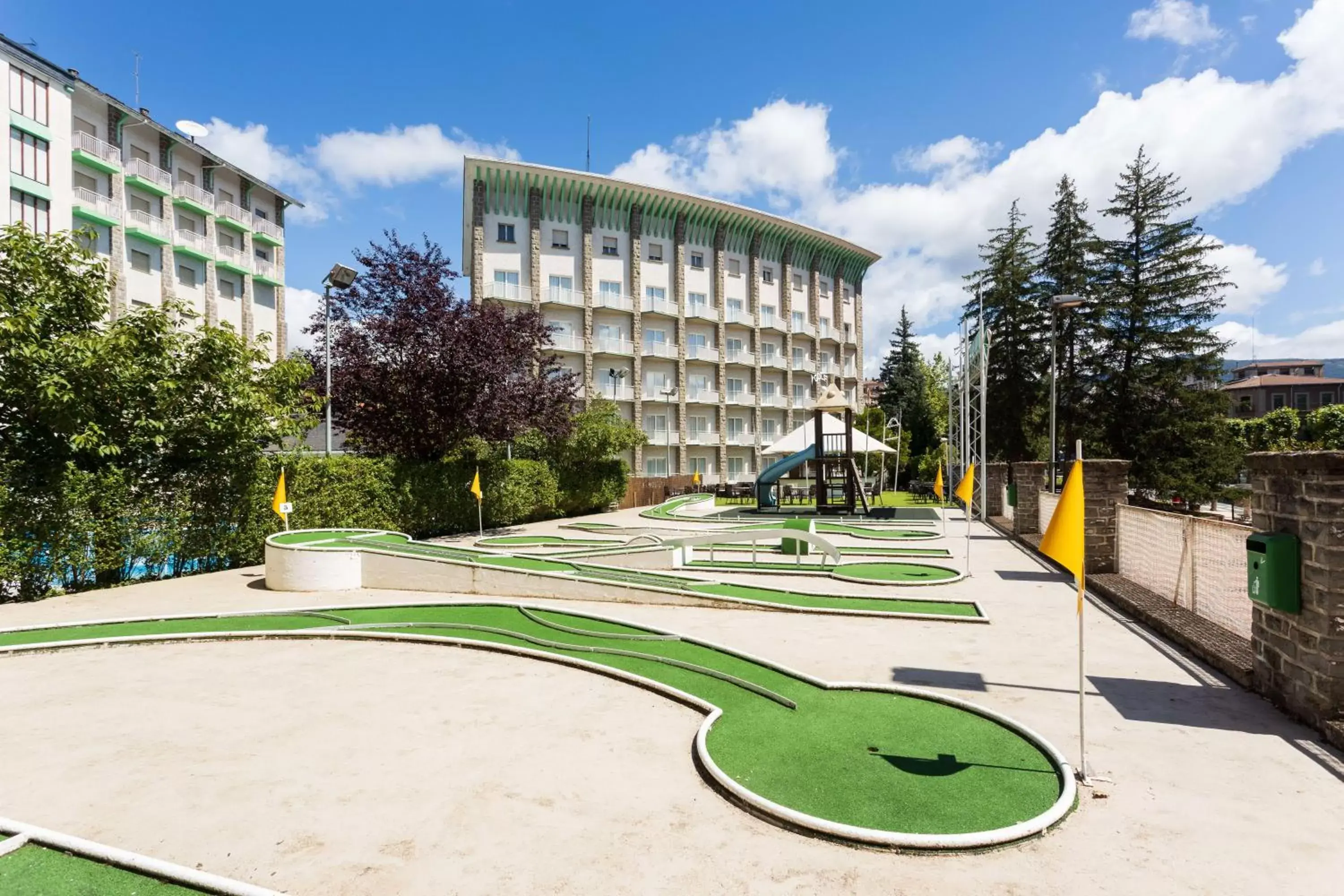 Garden, Property Building in Gran Hotel de Jaca