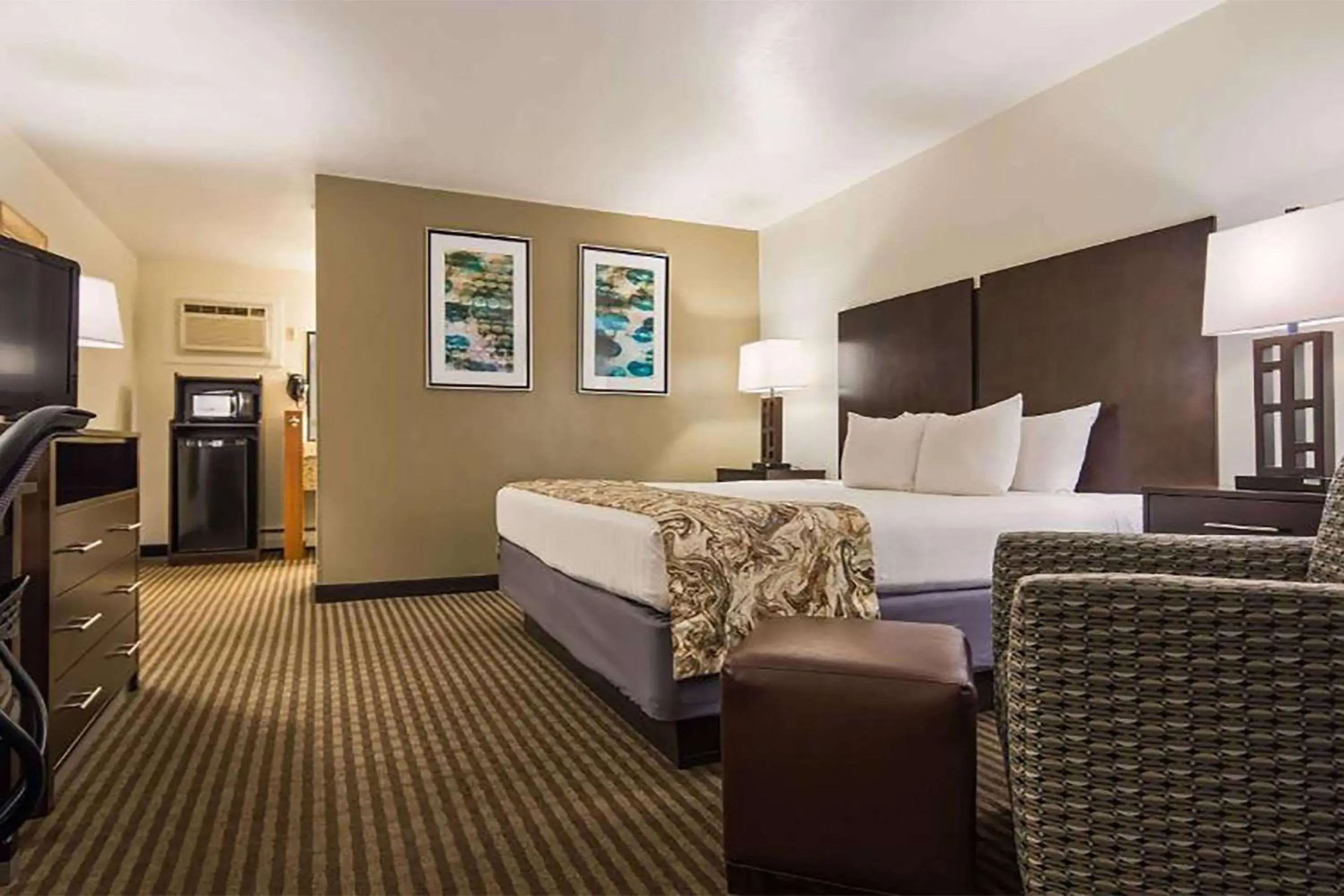 Photo of the whole room, Bed in Baymont by Wyndham Durango