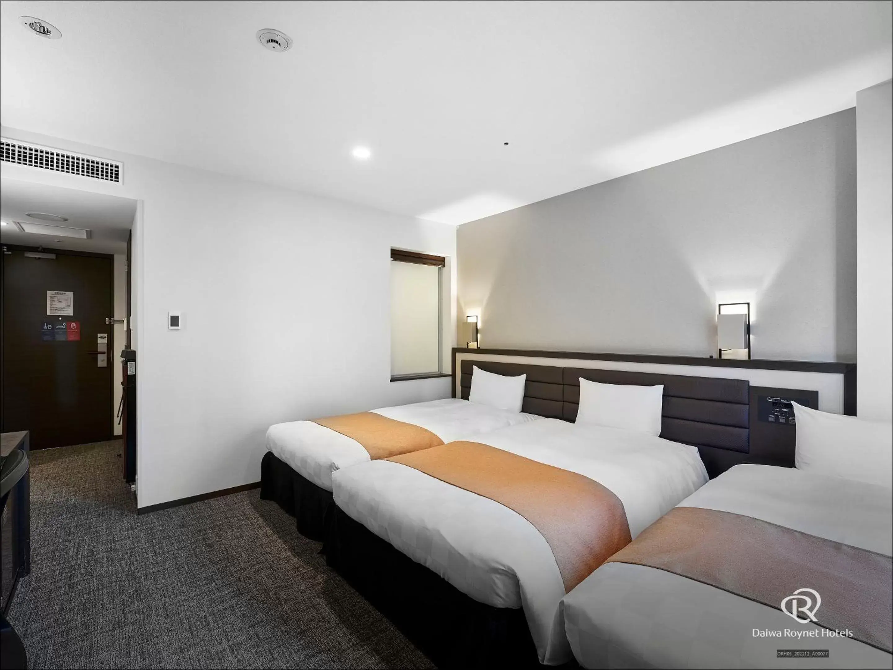 Photo of the whole room, Bed in Daiwa Roynet Hotel Osaka-Kitahama