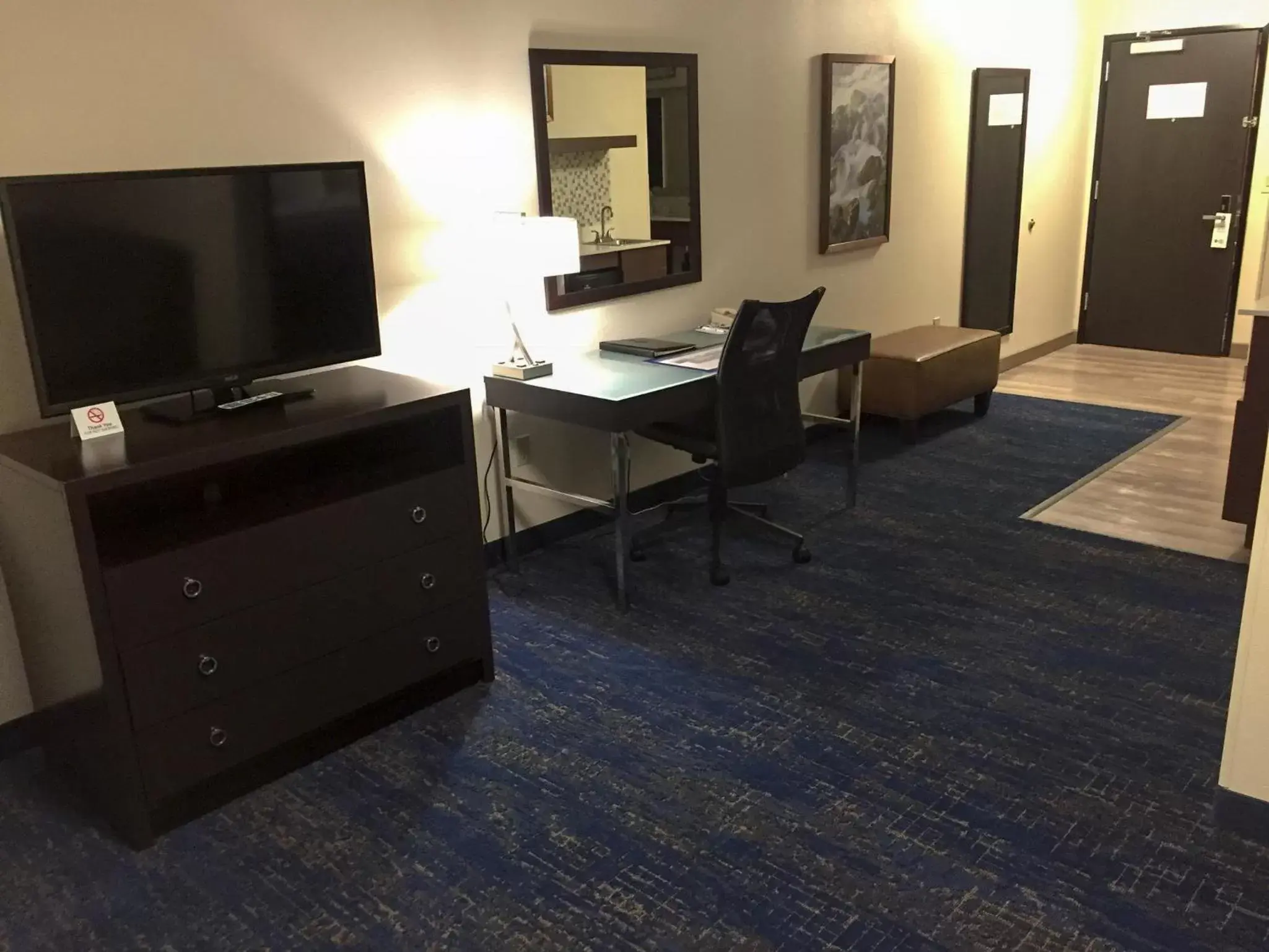 TV/Entertainment Center in Best Western Plus Portland Airport Hotel & Suites