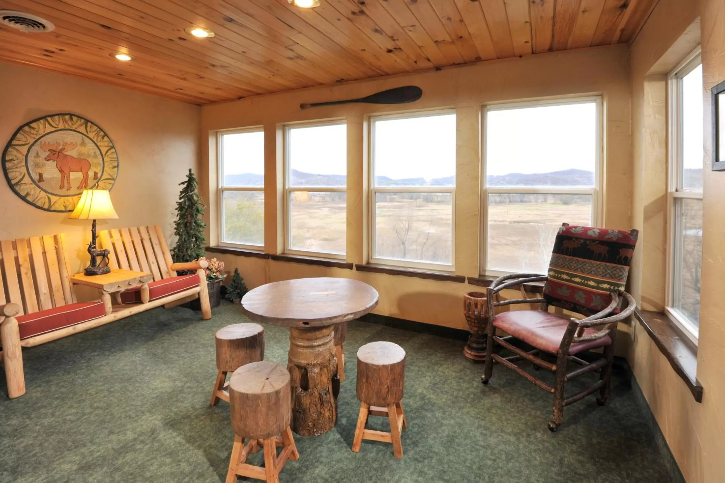 View (from property/room), Seating Area in Stoney Creek Hotel La Crosse - Onalaska