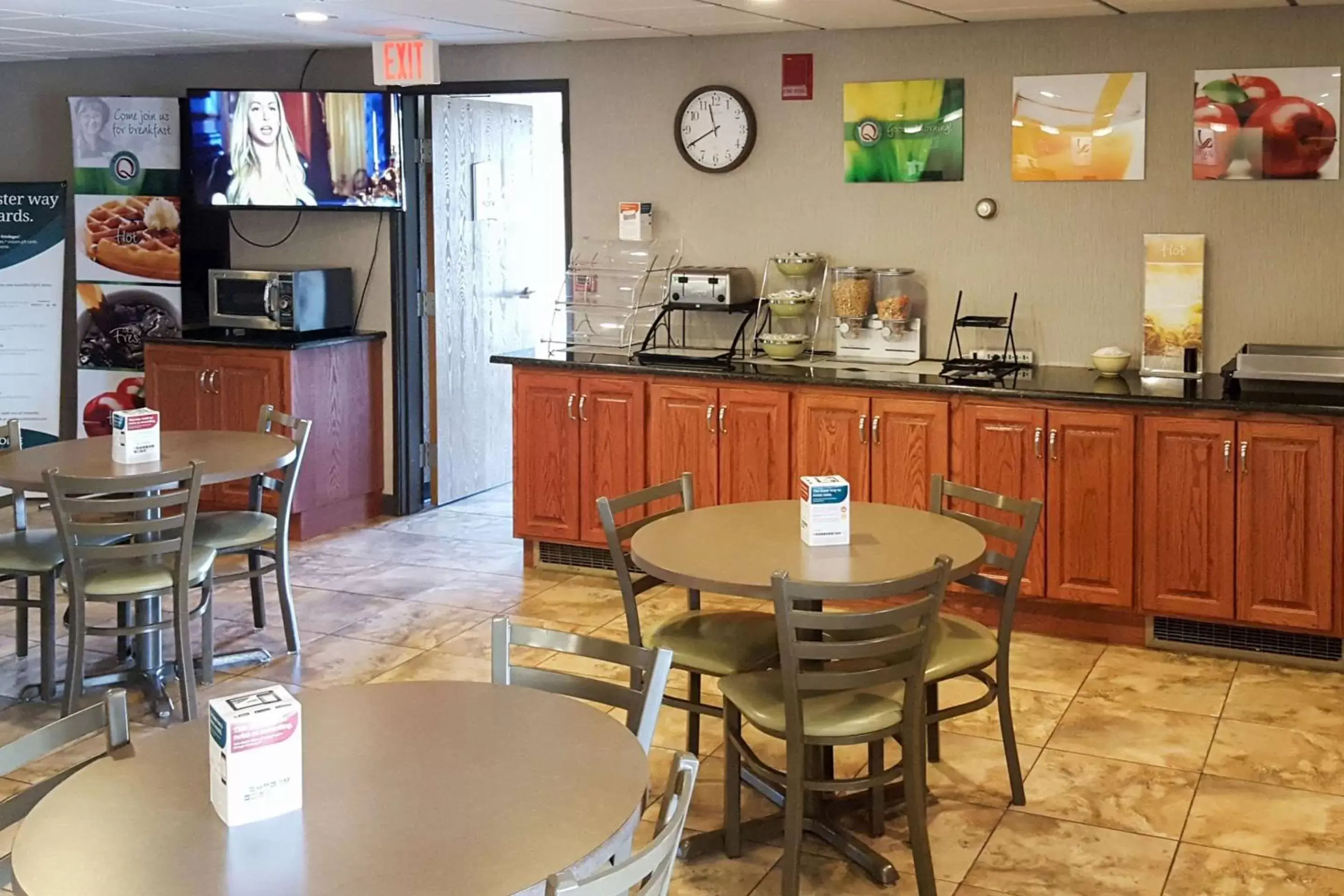 Restaurant/Places to Eat in Quality Inn Ozark
