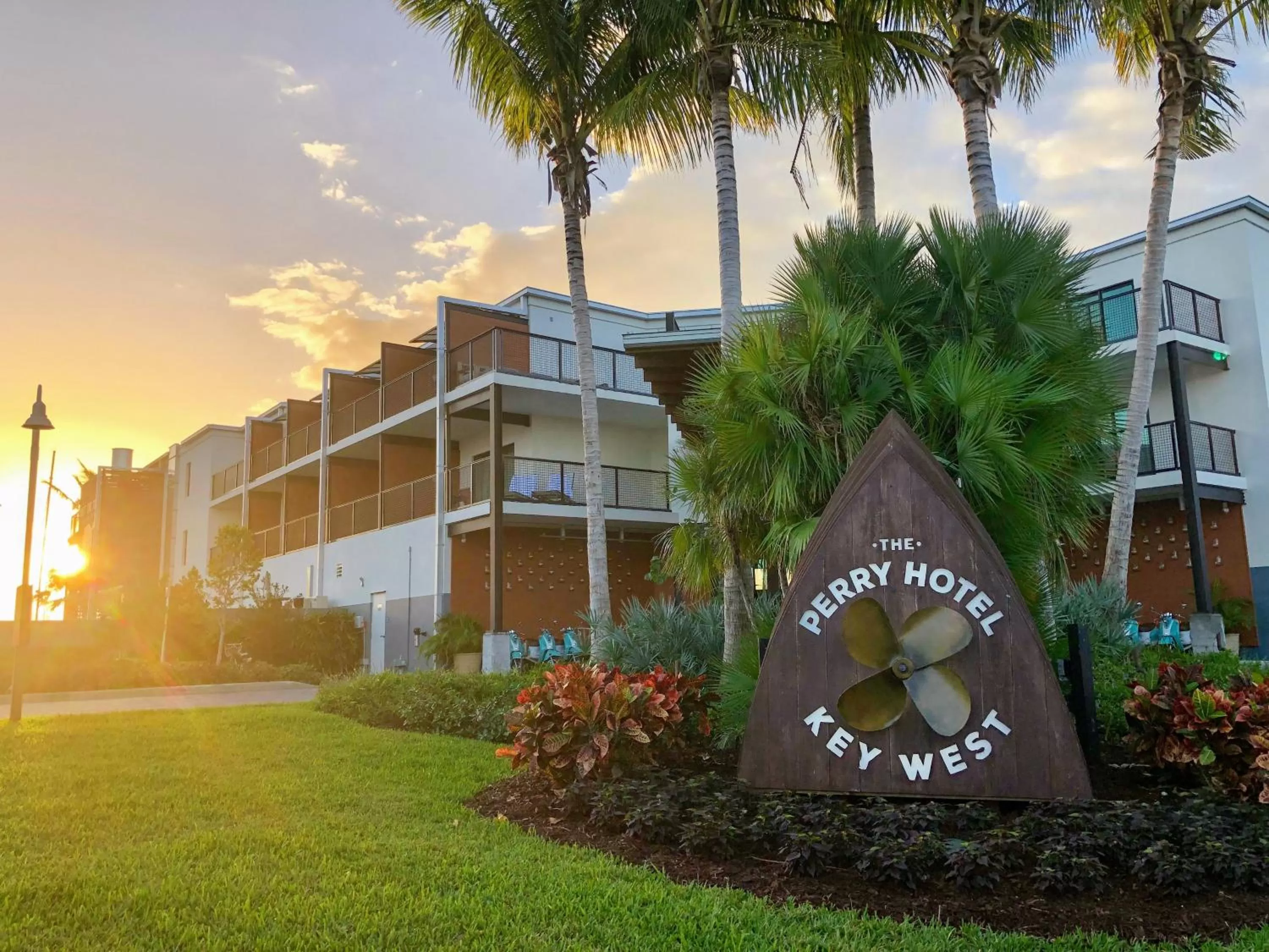 Facade/entrance in The Perry Hotel & Marina Key West