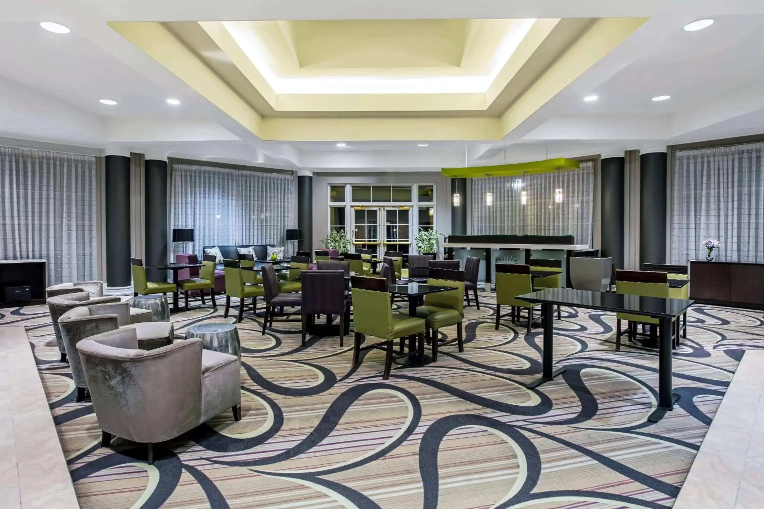 Lobby or reception, Restaurant/Places to Eat in La Quinta by Wyndham Dallas Arlington South