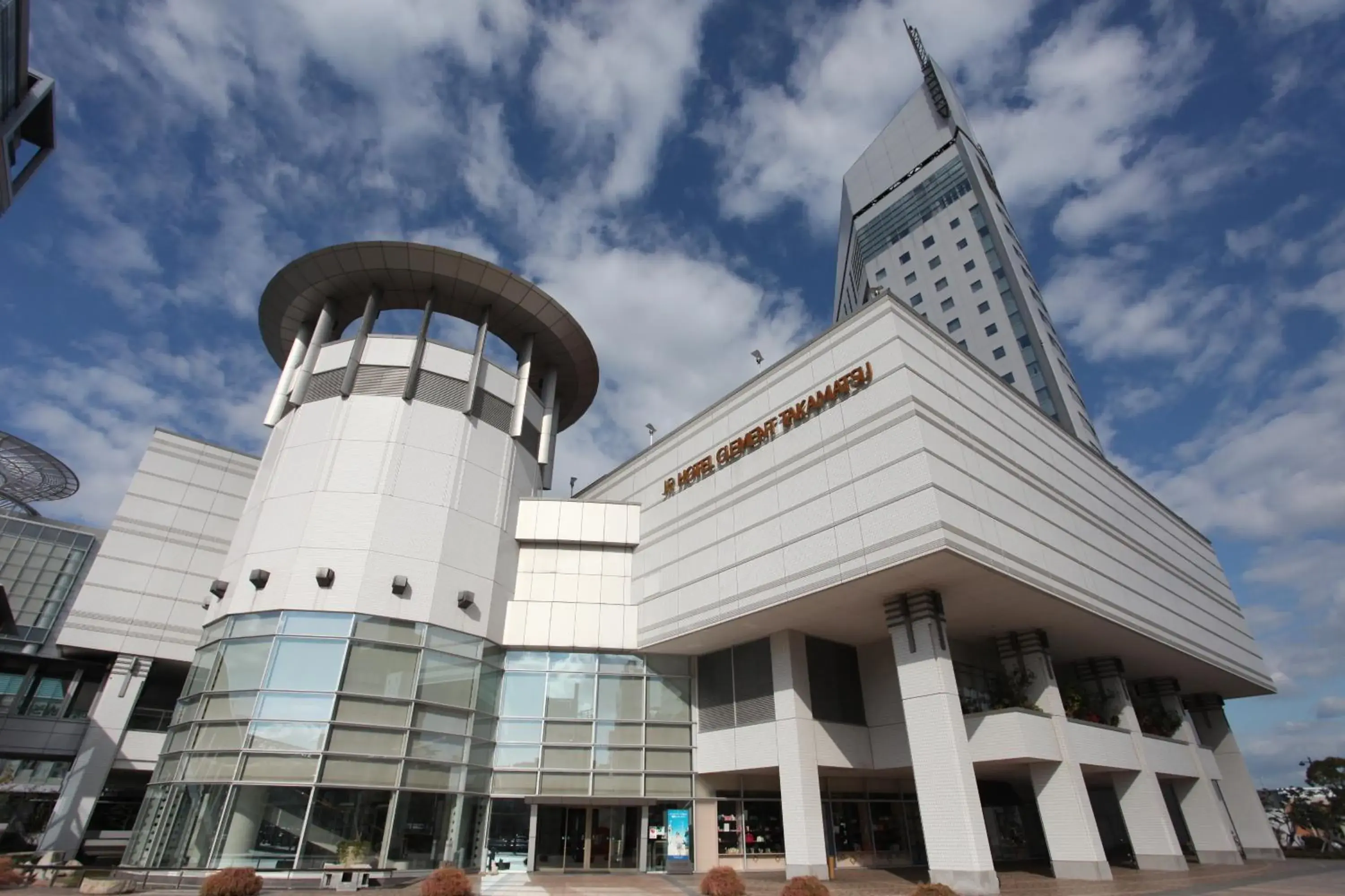 Facade/entrance in JR Hotel Clement Takamatsu Facade/entrance in JR Hotel Clement Takamatsu