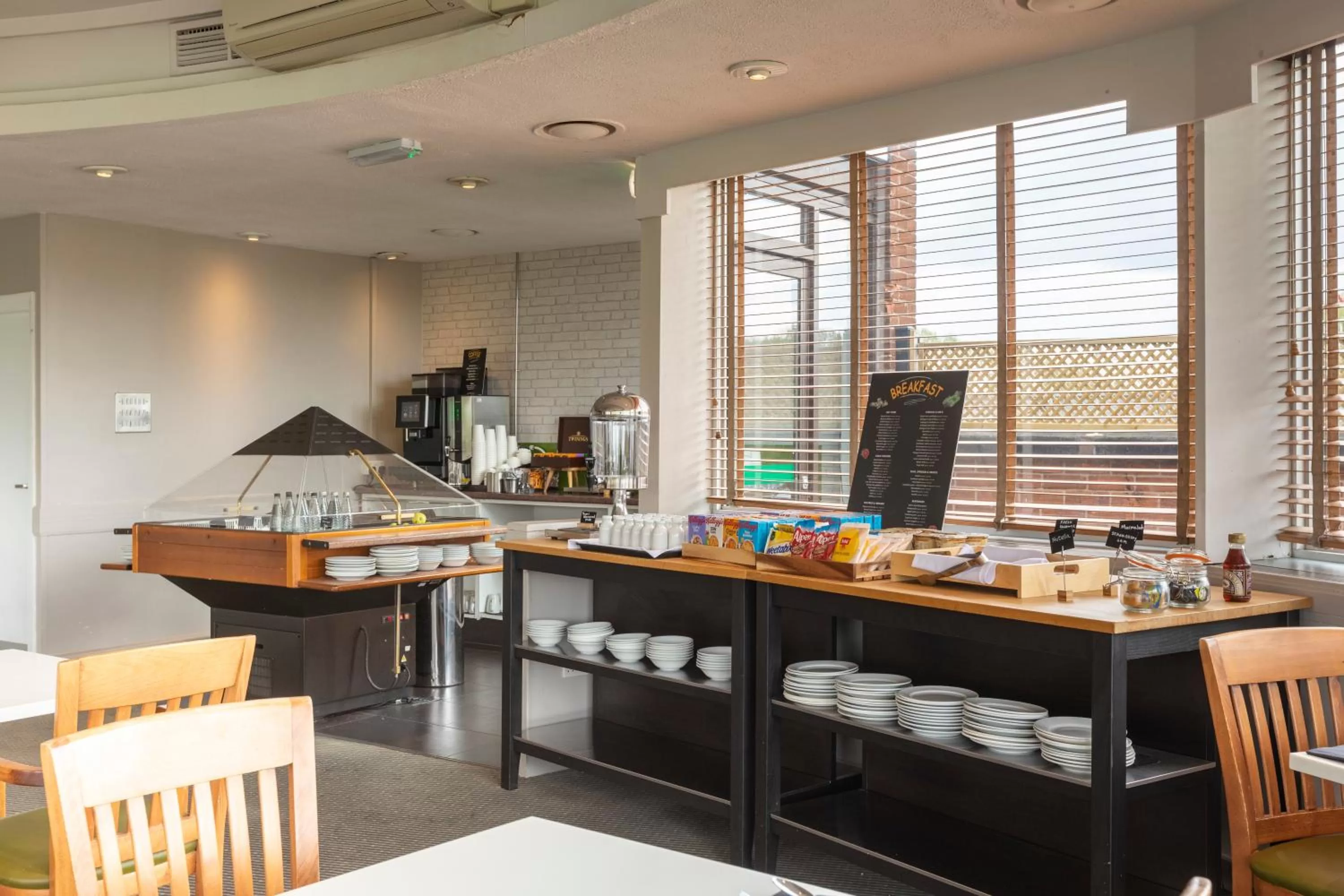 Breakfast in Holiday Inn Basildon by IHG