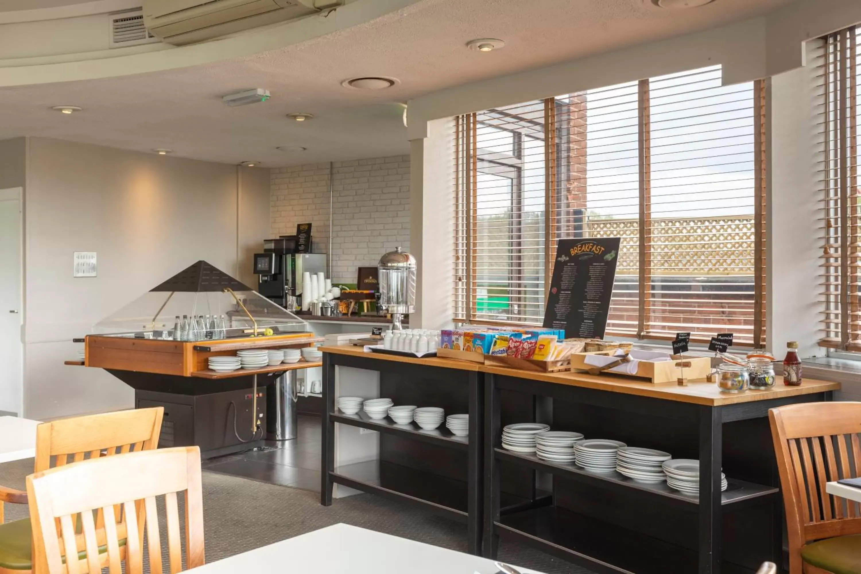 Breakfast in Holiday Inn Basildon by IHG Breakfast in Holiday Inn Basildon by IHG