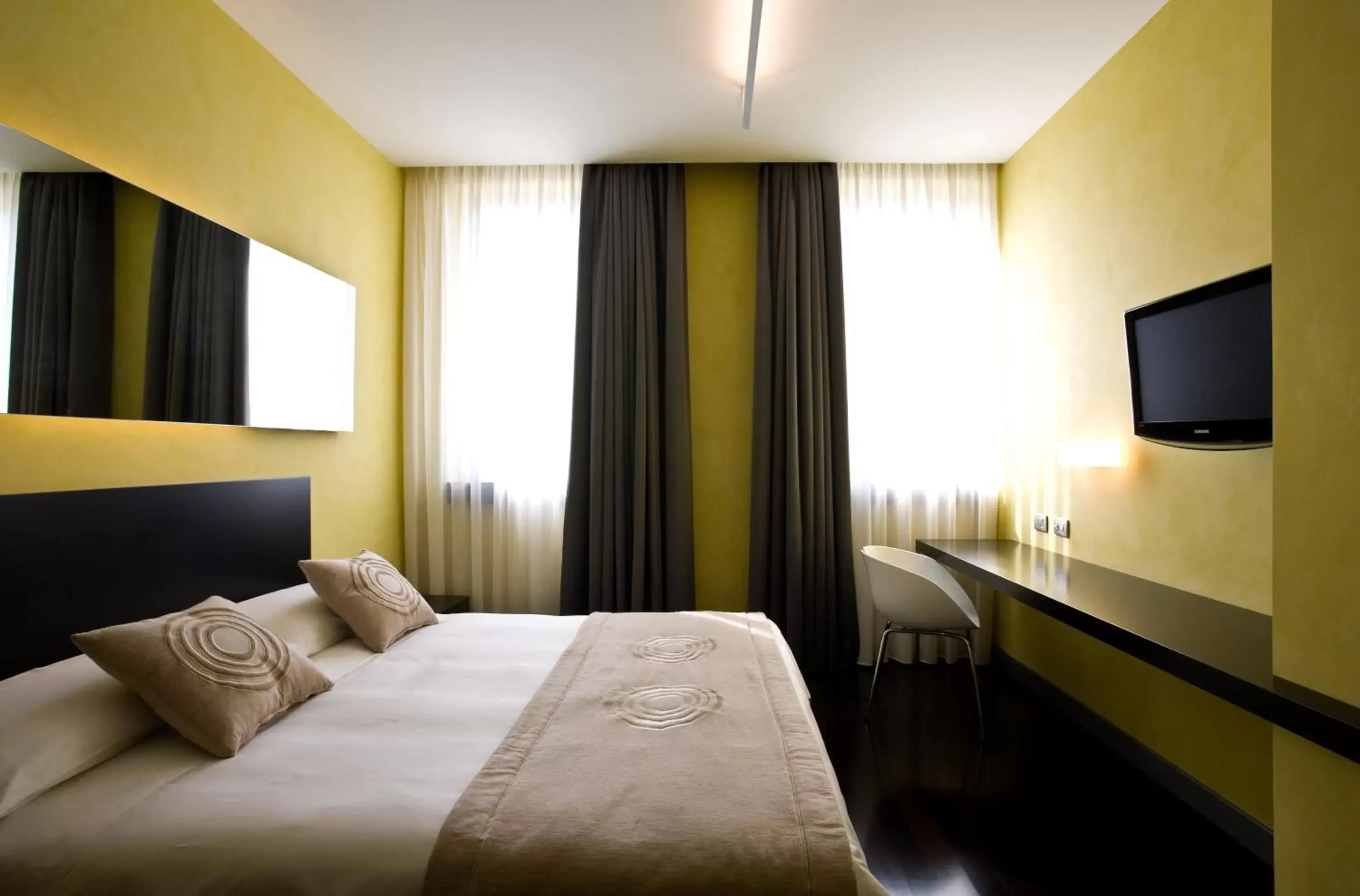 Photo of the whole room, Bed in Eos Hotel Photo of the whole room, Bed in Eos Hotel