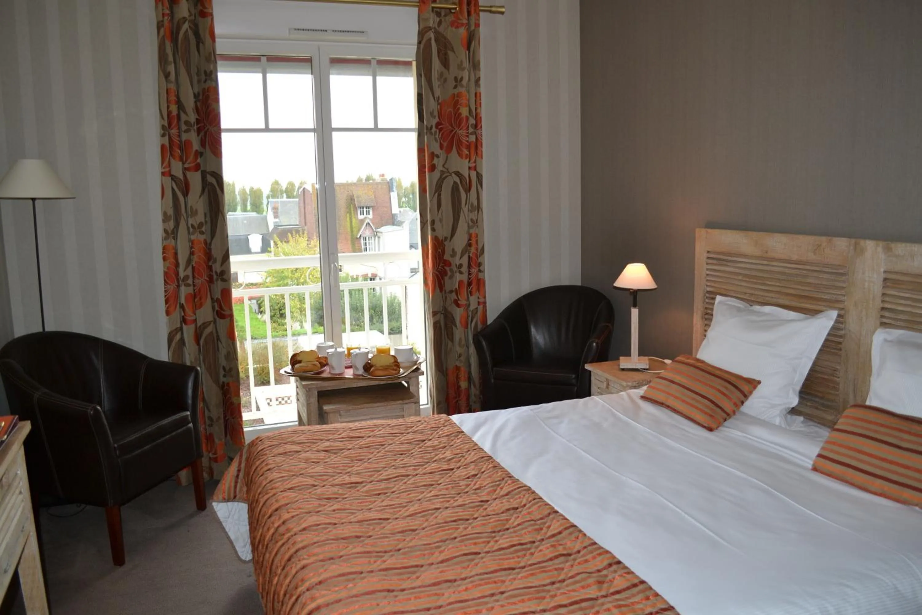 Photo of the whole room, Bed in Almoria Hôtel & SPA