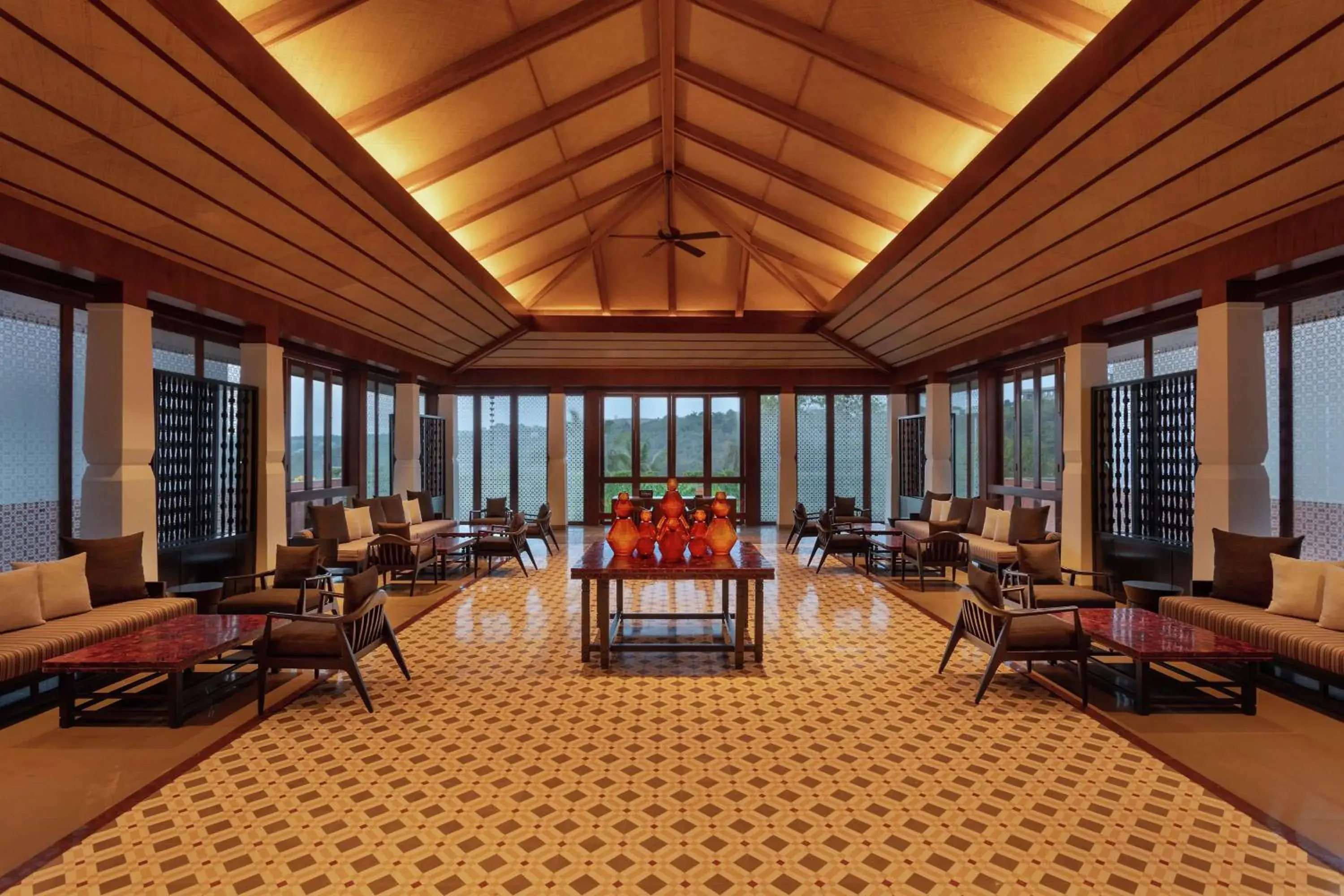 Lobby or reception, Restaurant/Places to Eat in Hilton Goa Resort