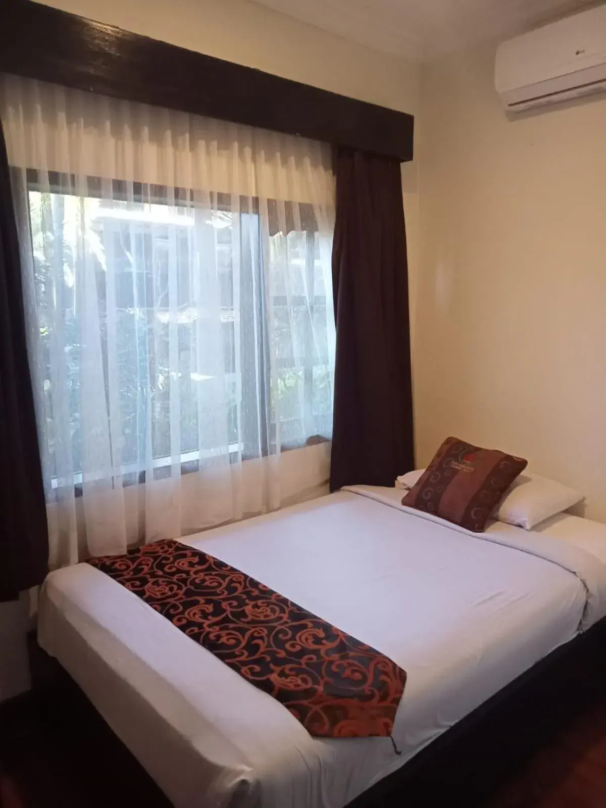 Bed in Puri Gopa Hotel