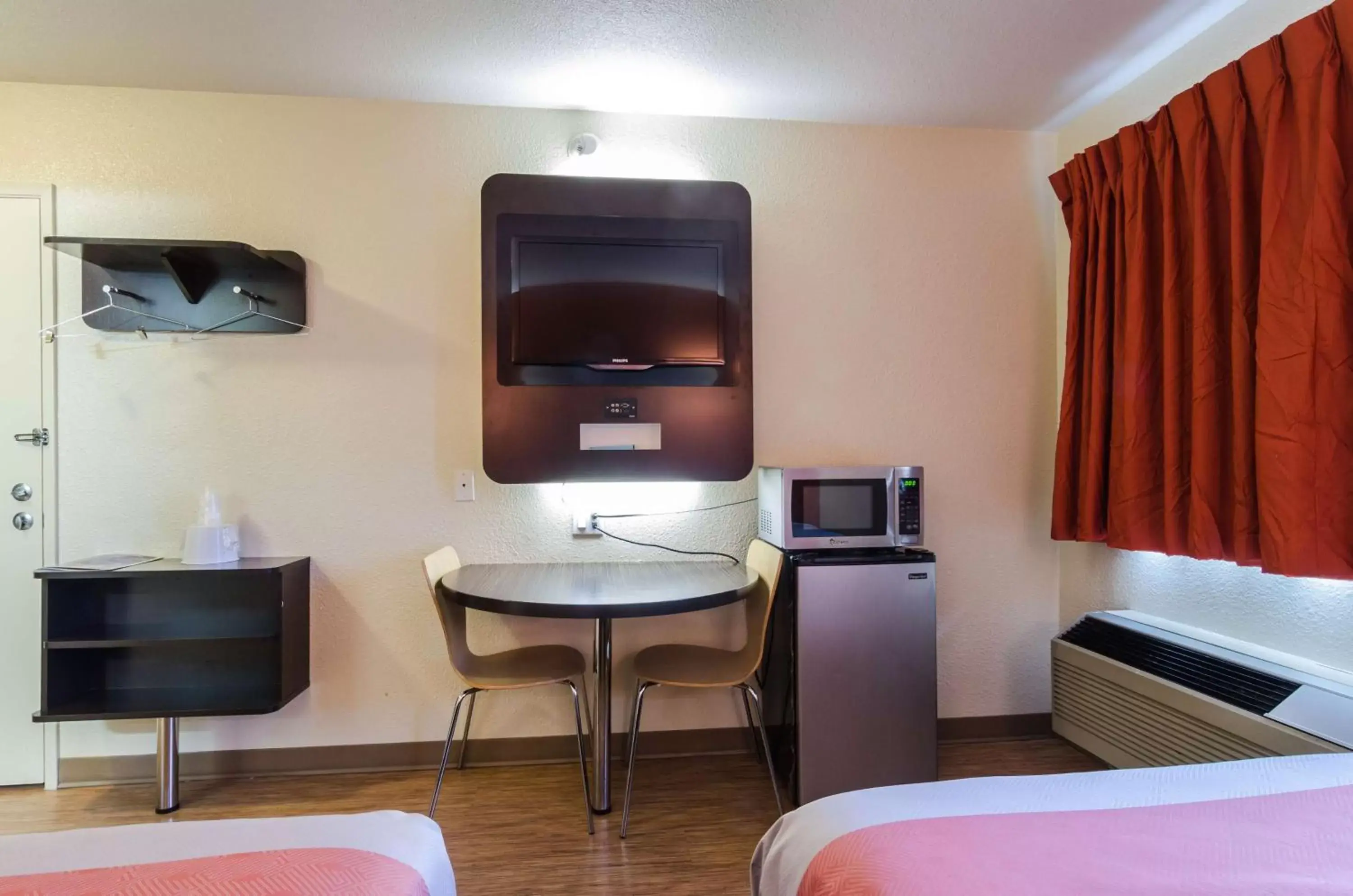 TV and multimedia, TV/Entertainment Center in Motel 6-Seattle, WA - Sea-Tac Airport South