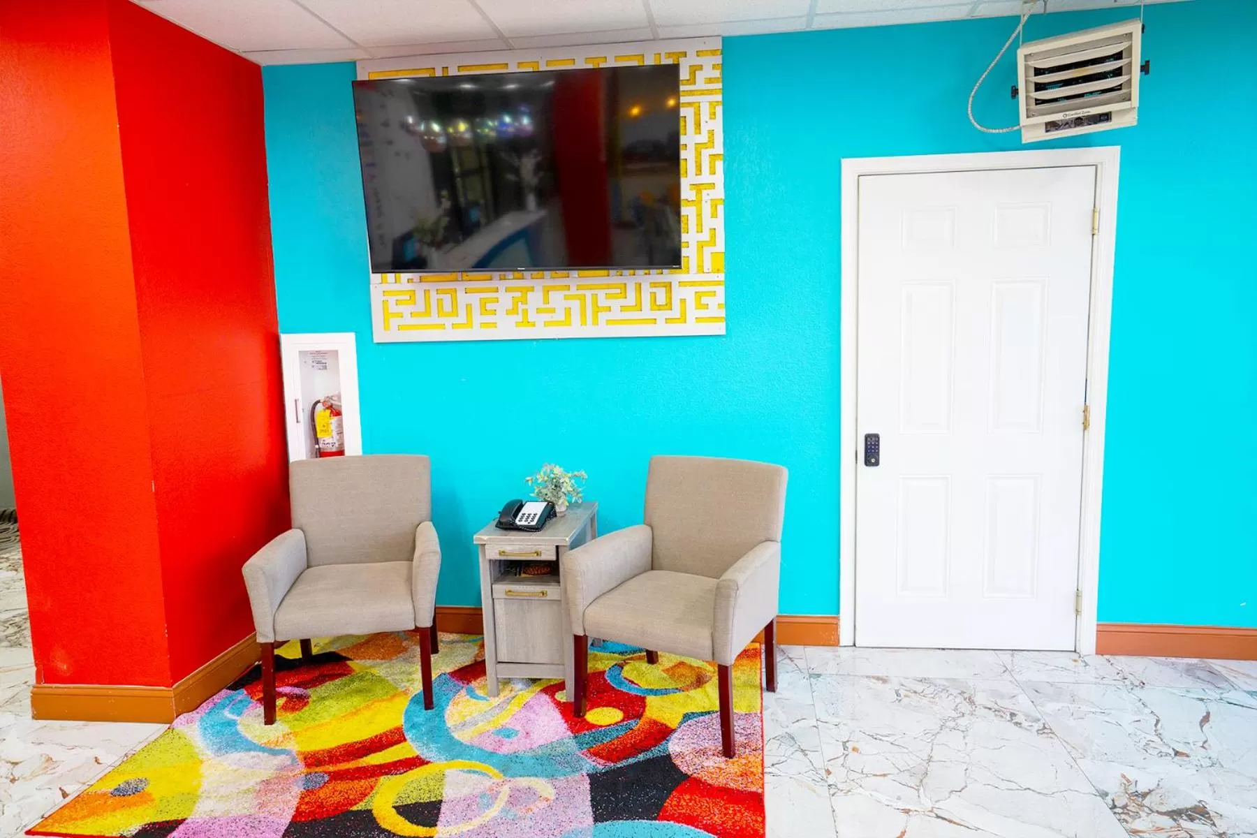 Seating area in Philly Inn & Suites