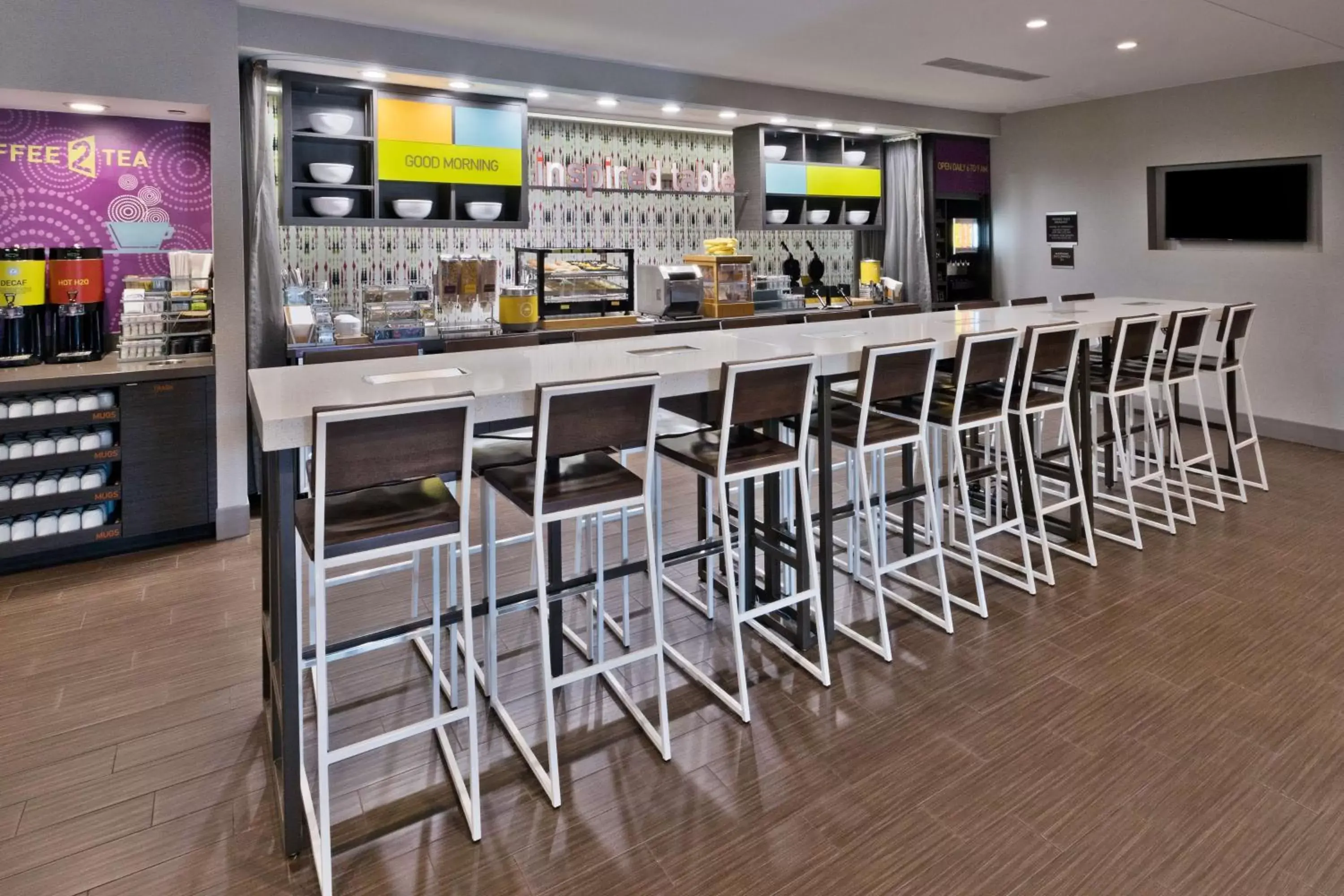 Breakfast, Lounge/Bar in Home2 Suites by Hilton Columbus