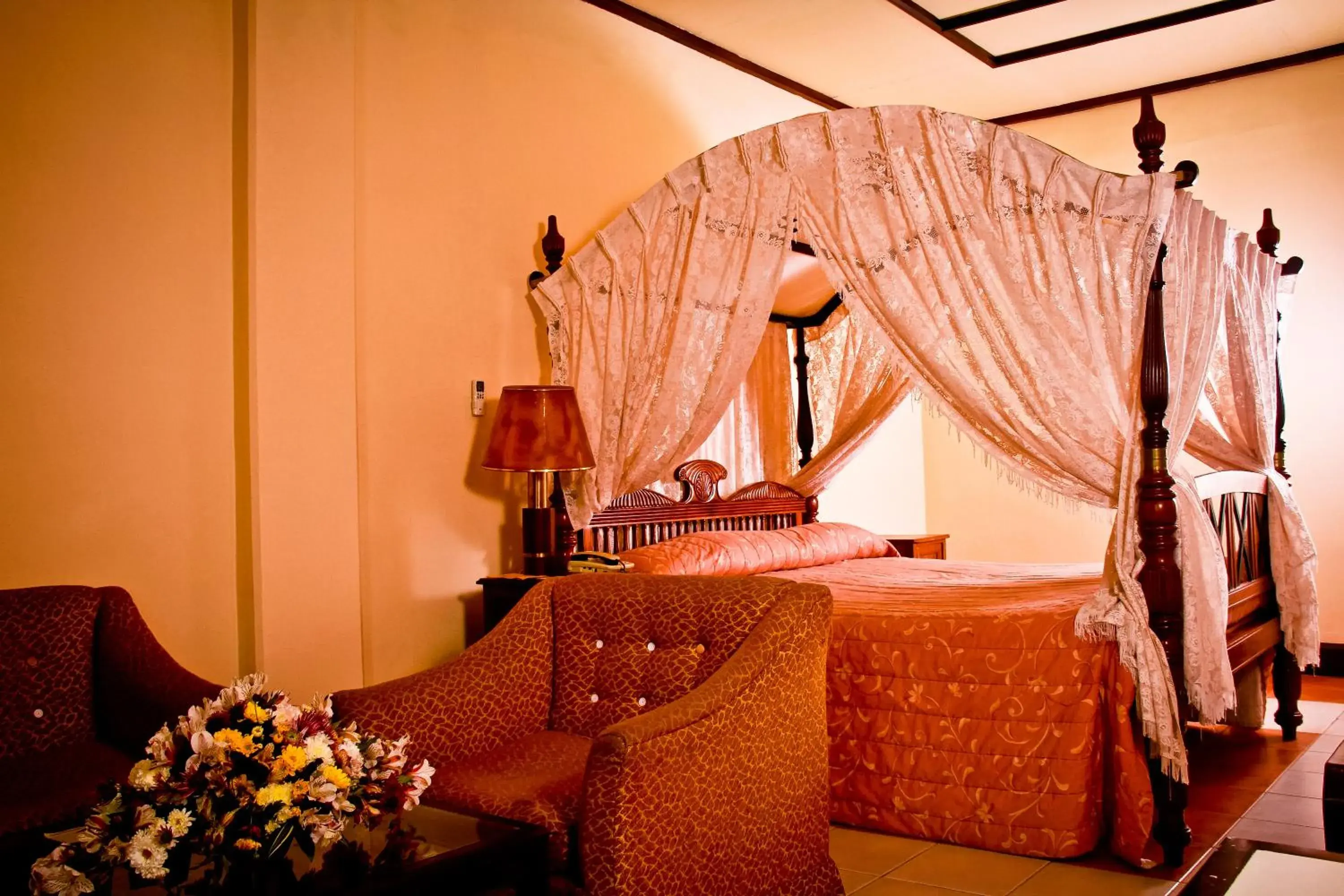 Photo of the whole room, Bed in Grand Oriental Hotel