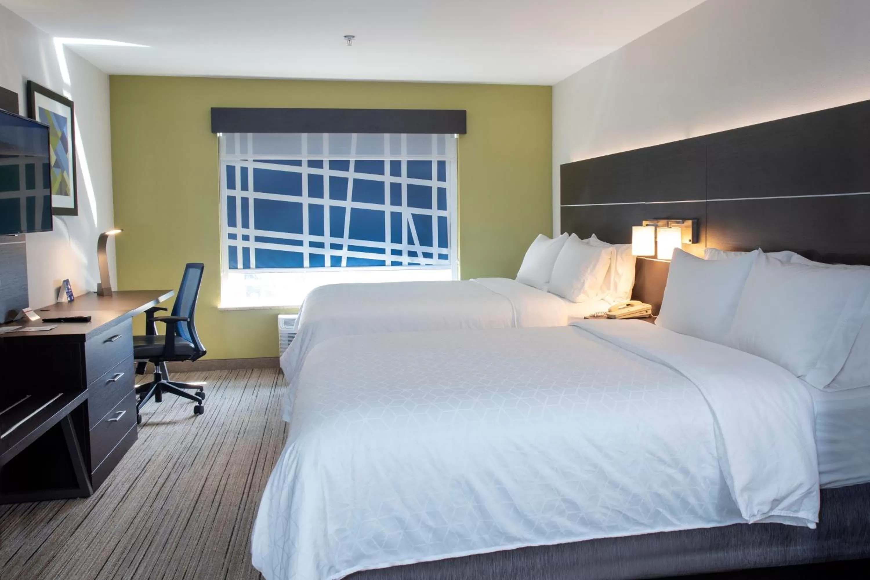 Photo of the whole room, Bed in Holiday Inn Express Hotel & Suites Chester by IHG