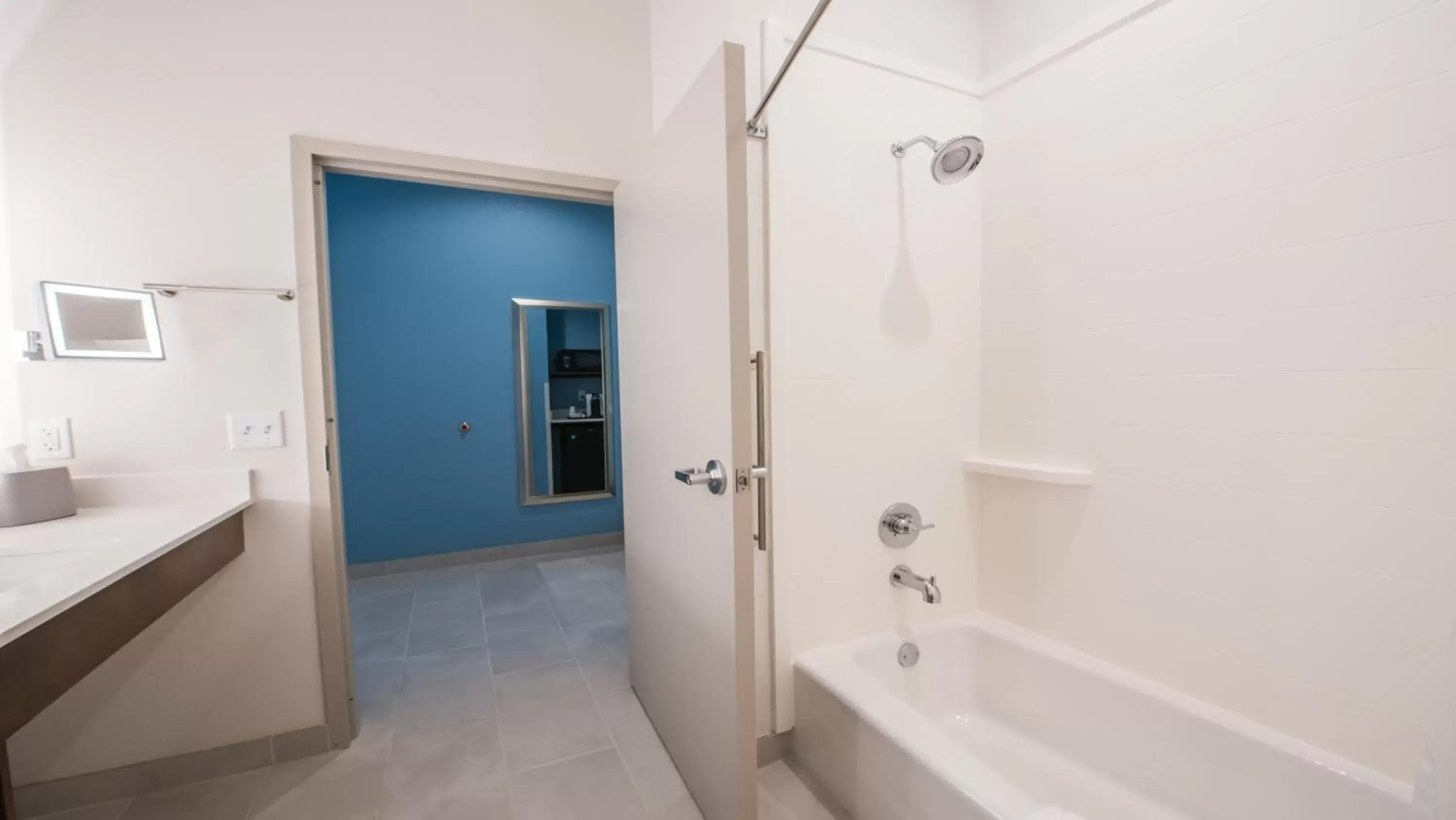 Shower, Bathroom in Holiday Inn Express & Suites - Dripping Springs - Austin Area, an IHG Hotel