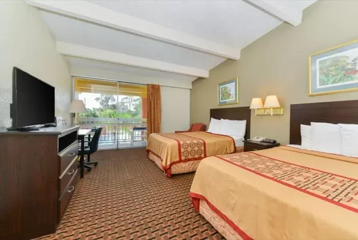 Bed in Americas Best Value Inn Sarasota