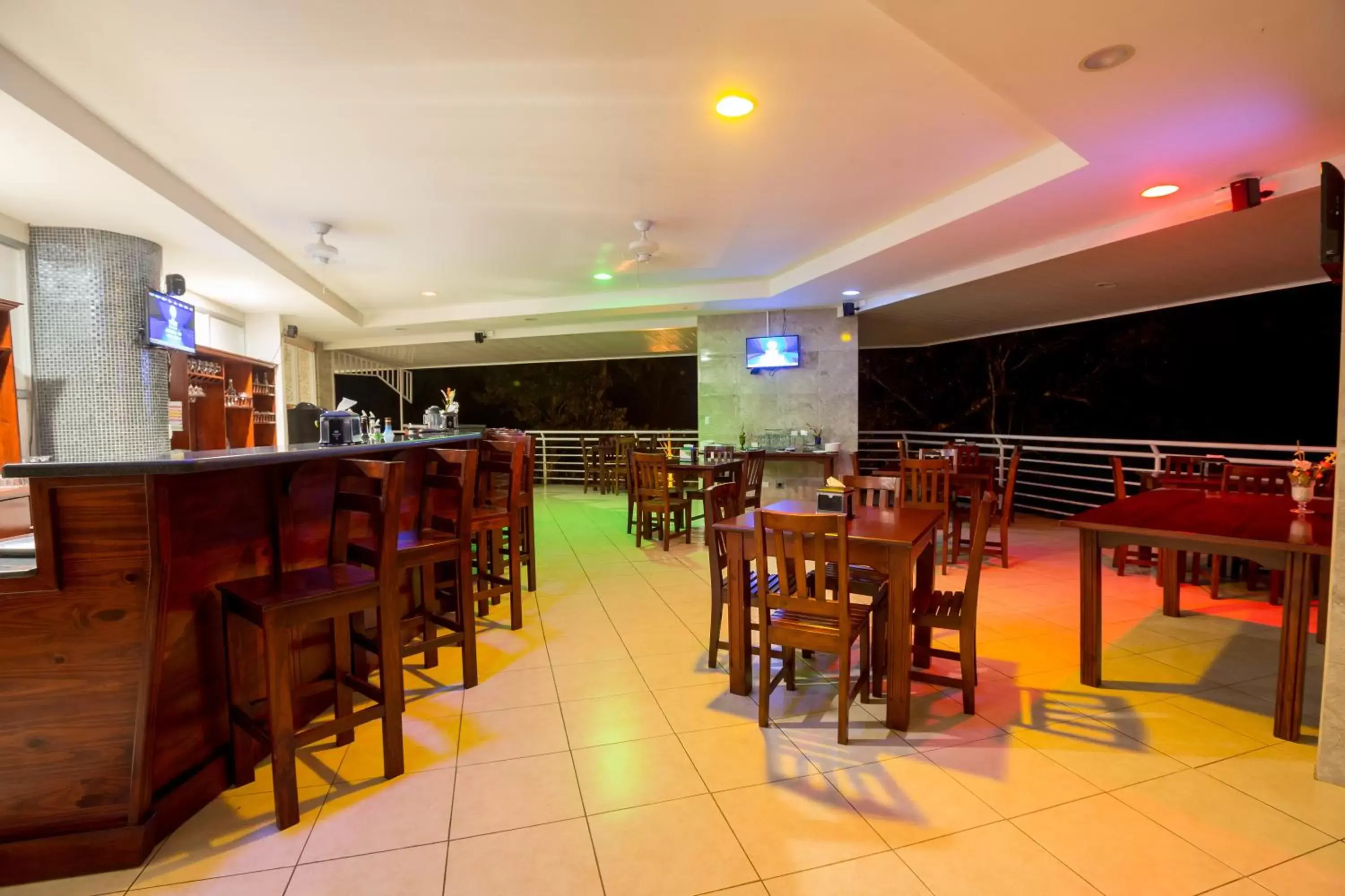 Lounge or bar, Restaurant/Places to Eat in Hotel Arenas en Punta Leona