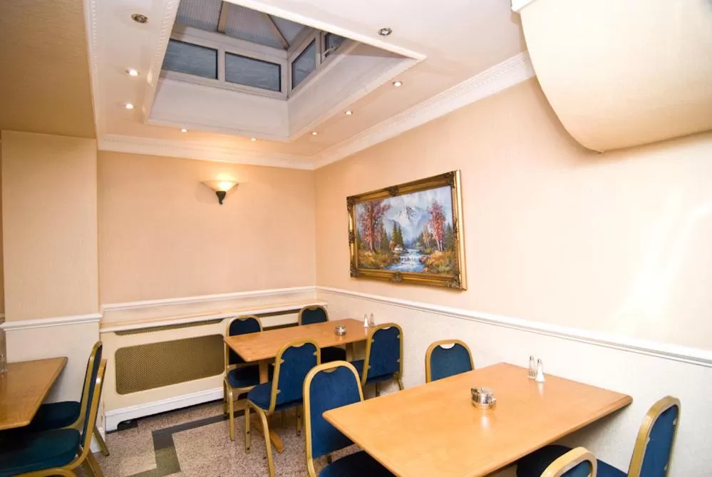 Restaurant/places to eat in Alexandra Hotel