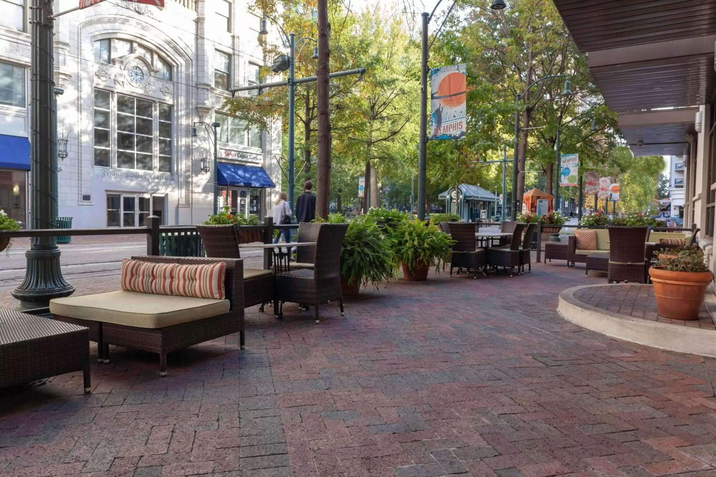 Restaurant/places to eat in Courtyard Memphis Downtown