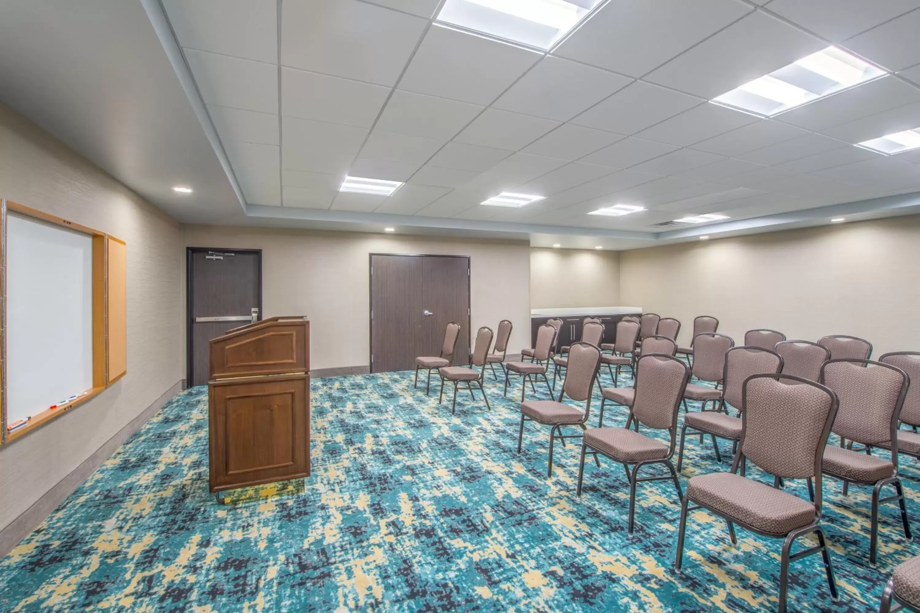 Meeting/conference room in Holiday Inn Express Shawnee, an IHG Hotel