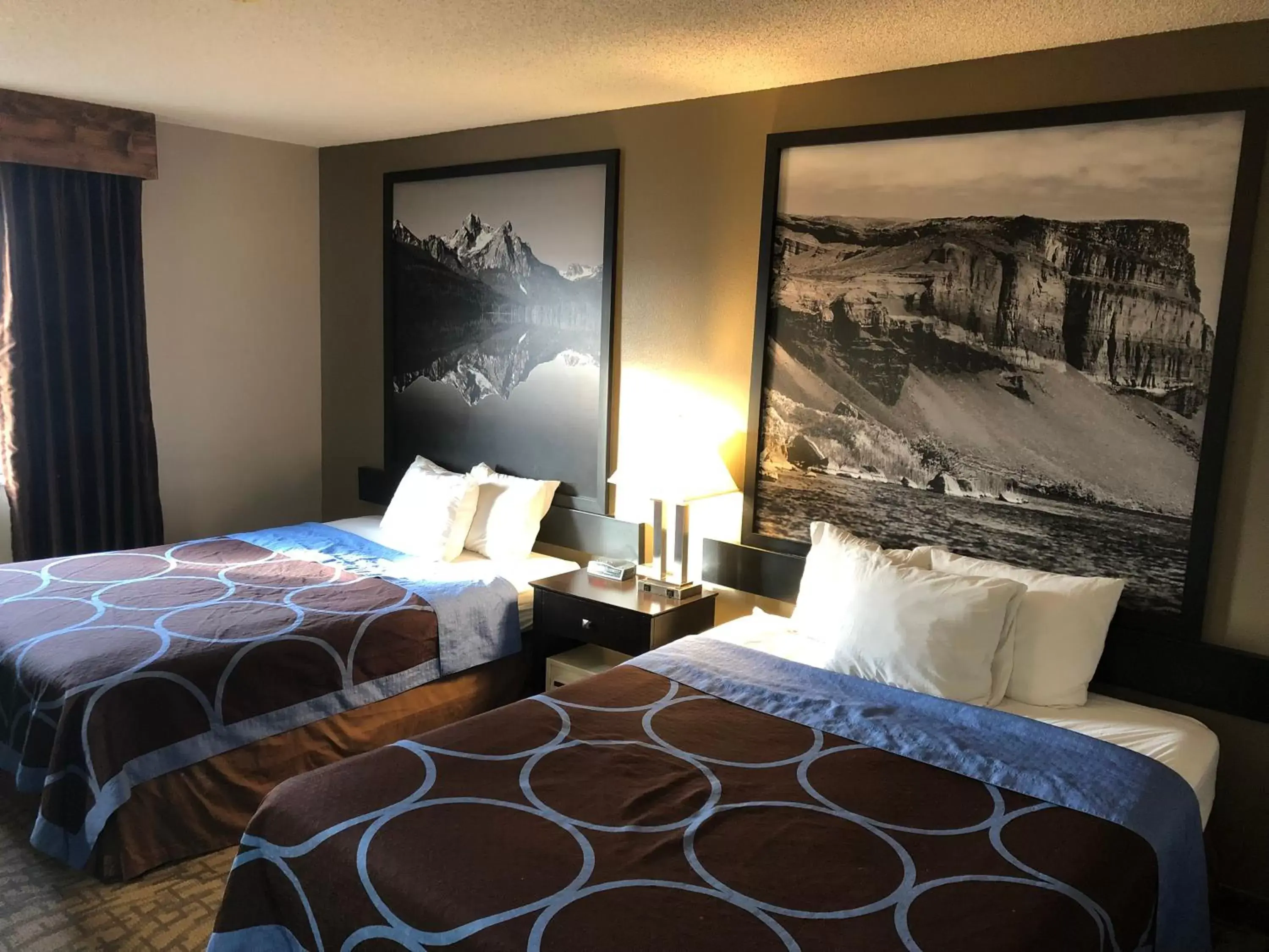 Bedroom, Bed in Super 8 by Wyndham Boise