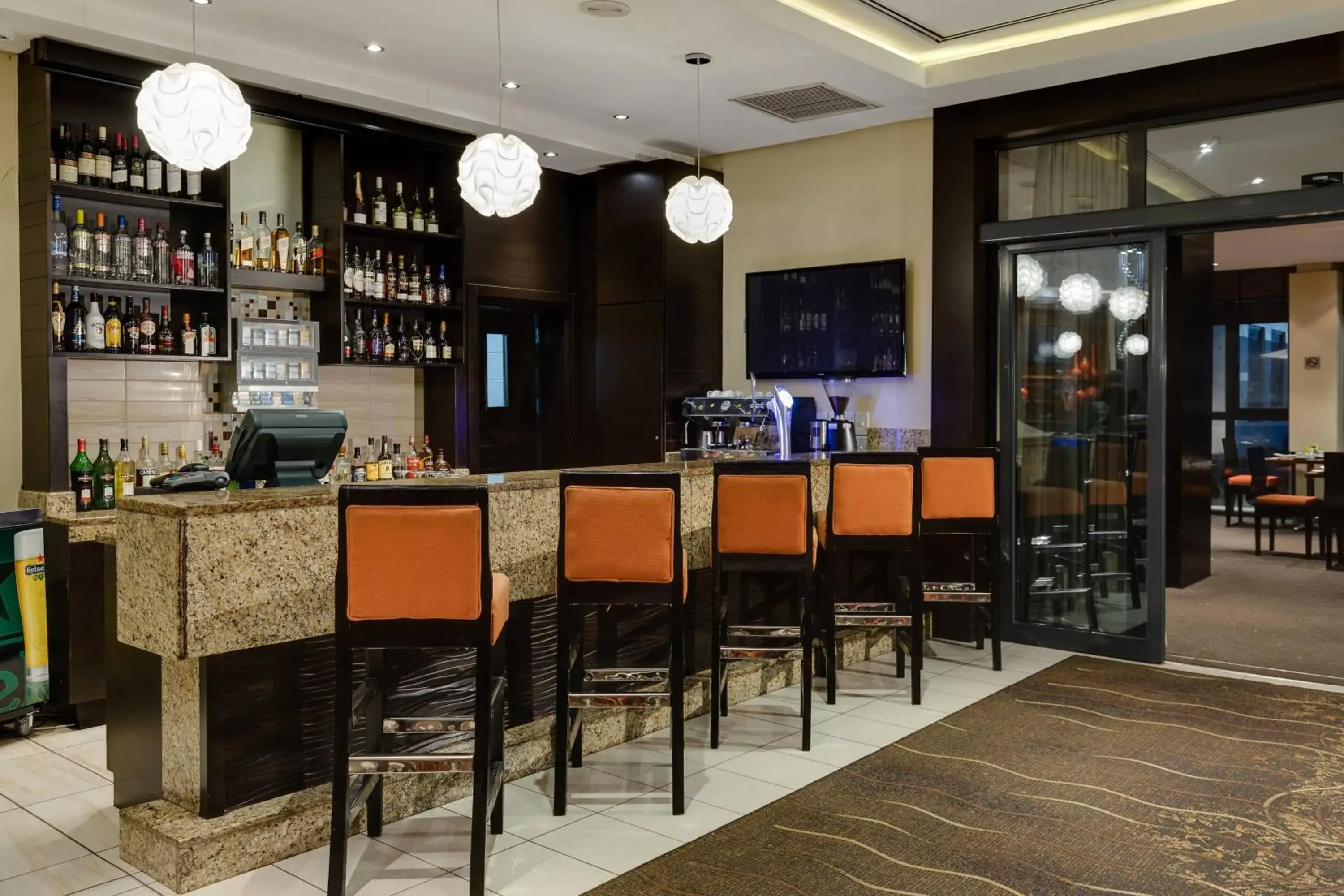 Lobby or reception, Lounge/Bar in Protea Hotel by Marriott Ikeja Select
