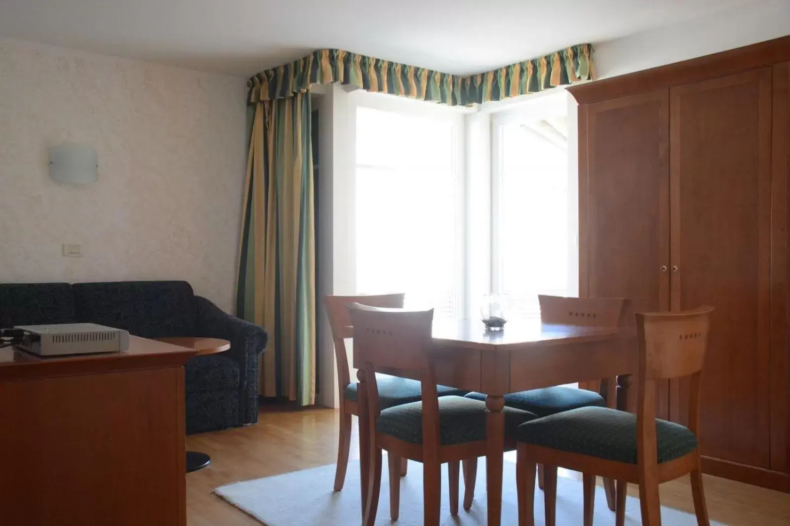 Photo of the whole room, Dining Area in Hotel Tannerhof