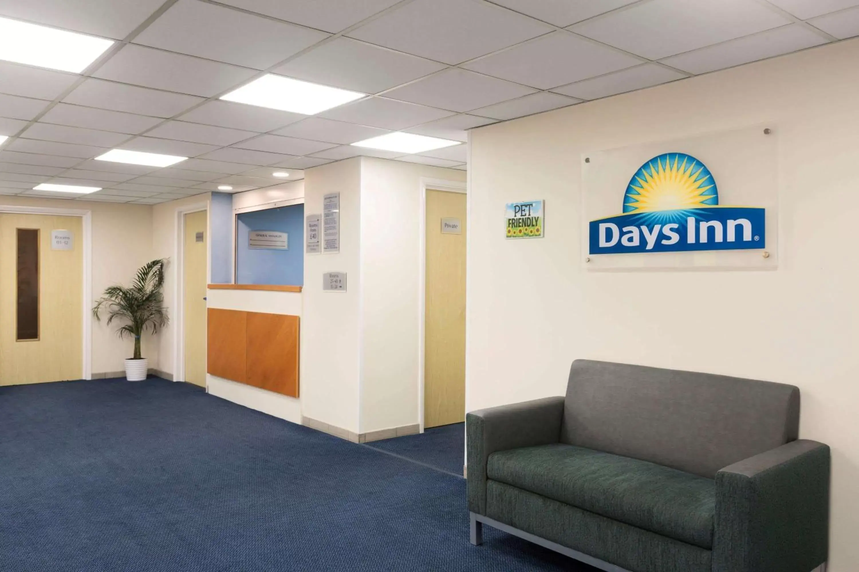Lobby or reception in Days Inn Sutton Scotney South