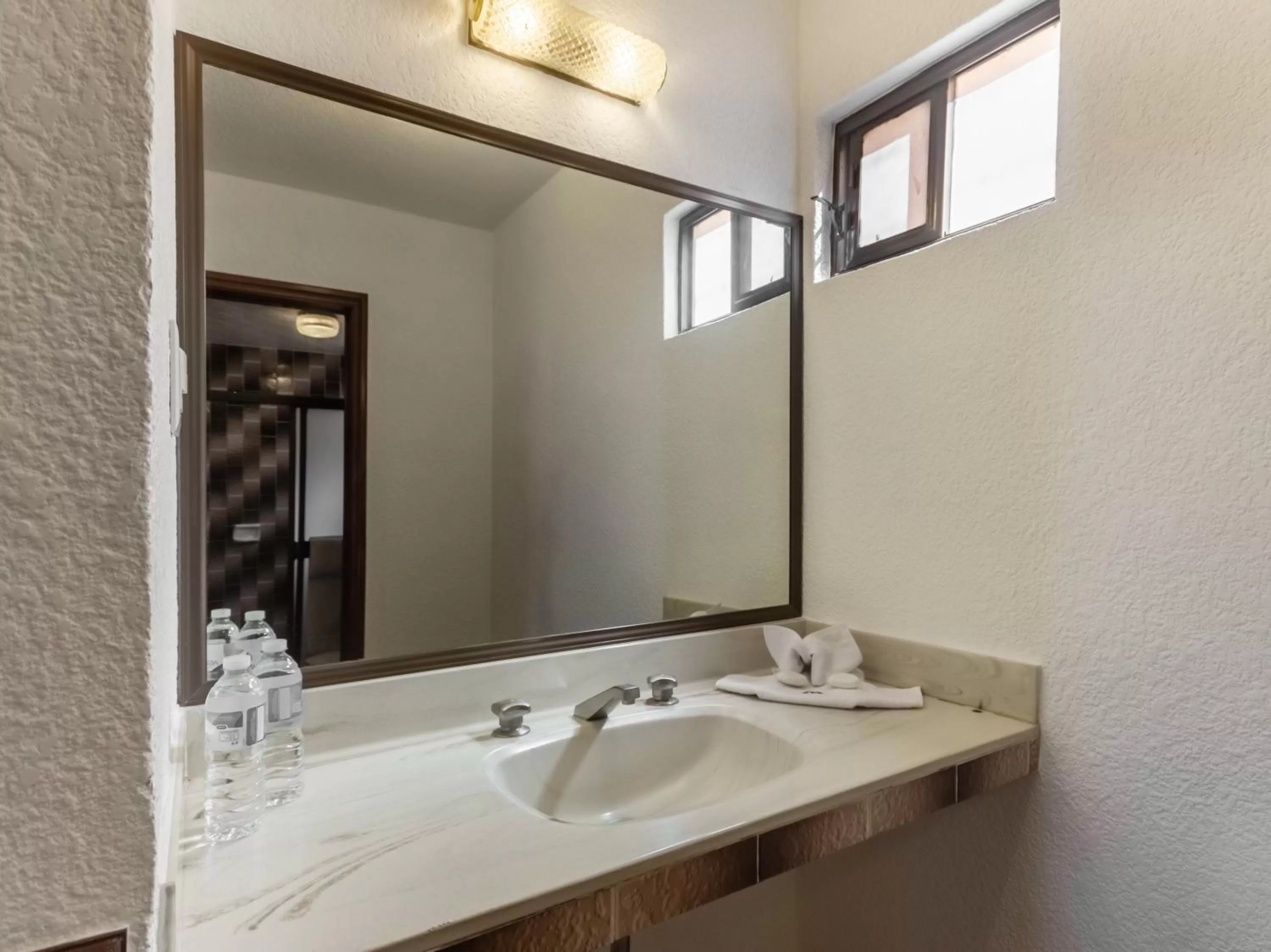 Bathroom in Capital O Mansión los Arcos, San Luis Potosí