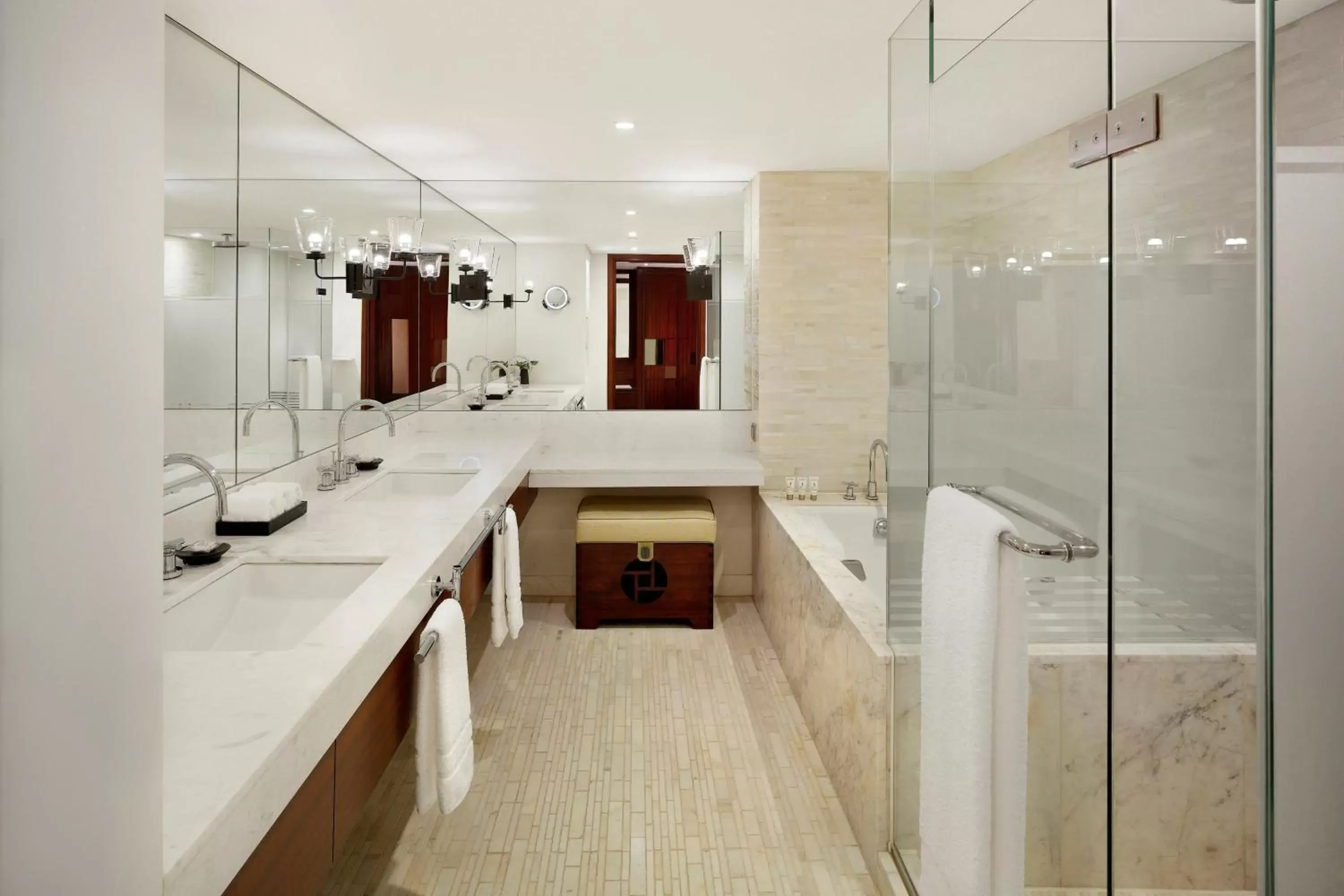 Bathroom, Kitchen/Kitchenette in Westin Josun Seoul Hotel